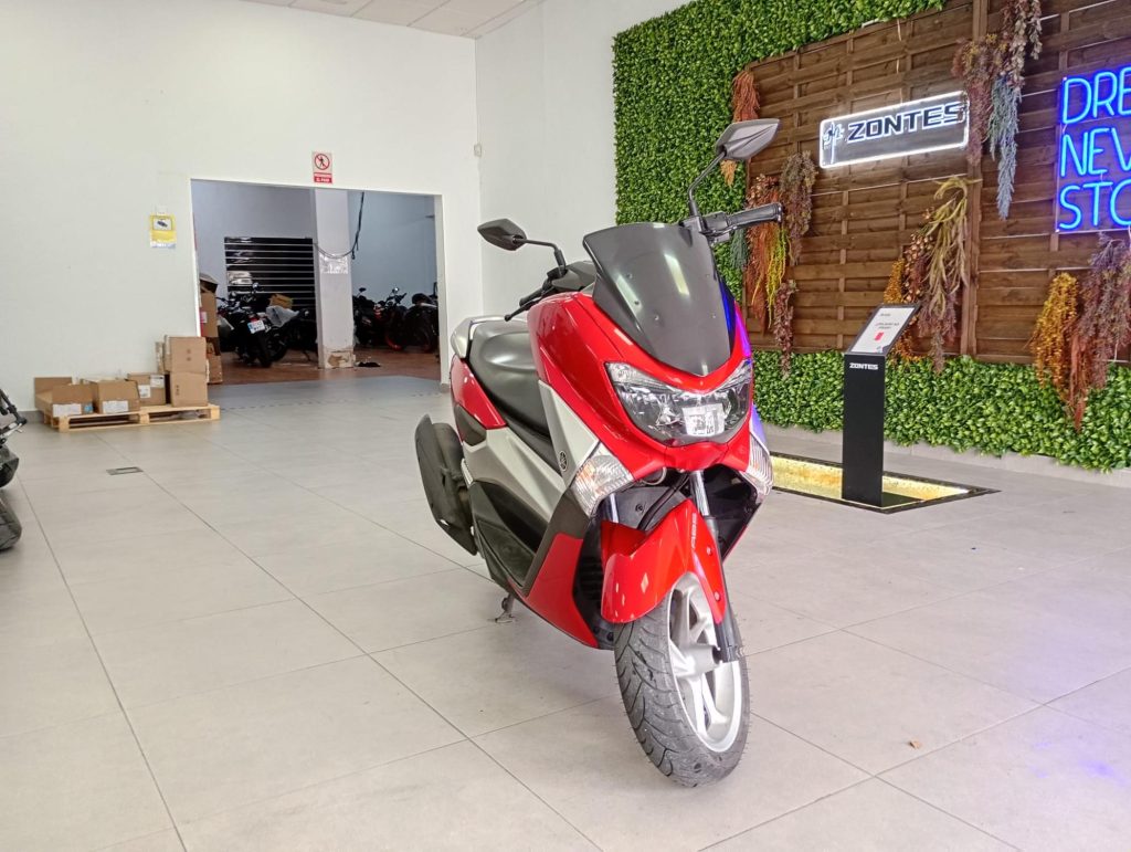 YAMAHA NMAX Gasolina 2015 segunda-mano Granada