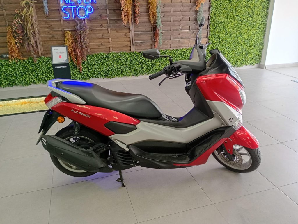 YAMAHA NMAX Gasolina 2015 segunda-mano Granada