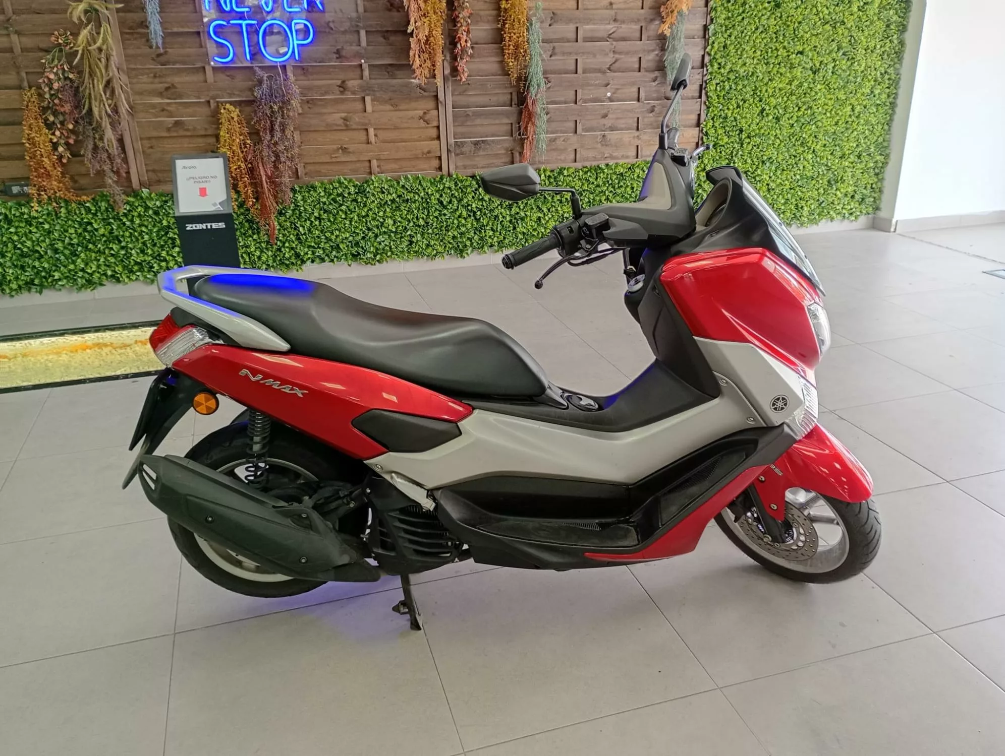 YAMAHA NMAX GPD 125 A 4 YAMAHA NMAX Gasolina 2015 segunda-mano Granada