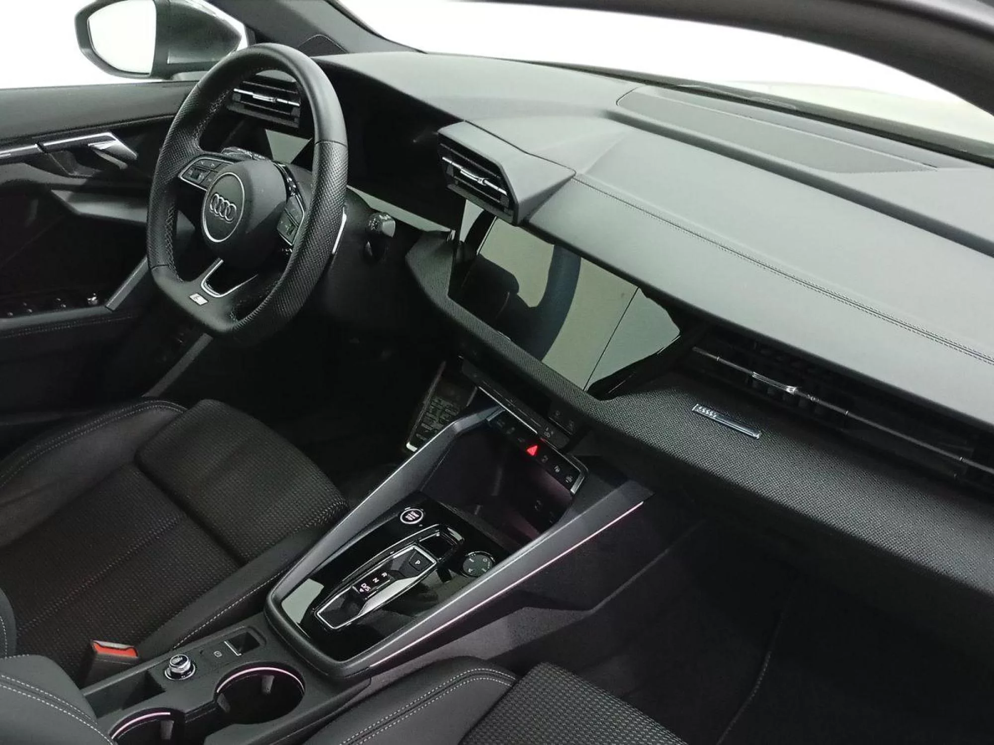 AUDI A3 Hibrido enchufable 2025 segunda-mano Jaén