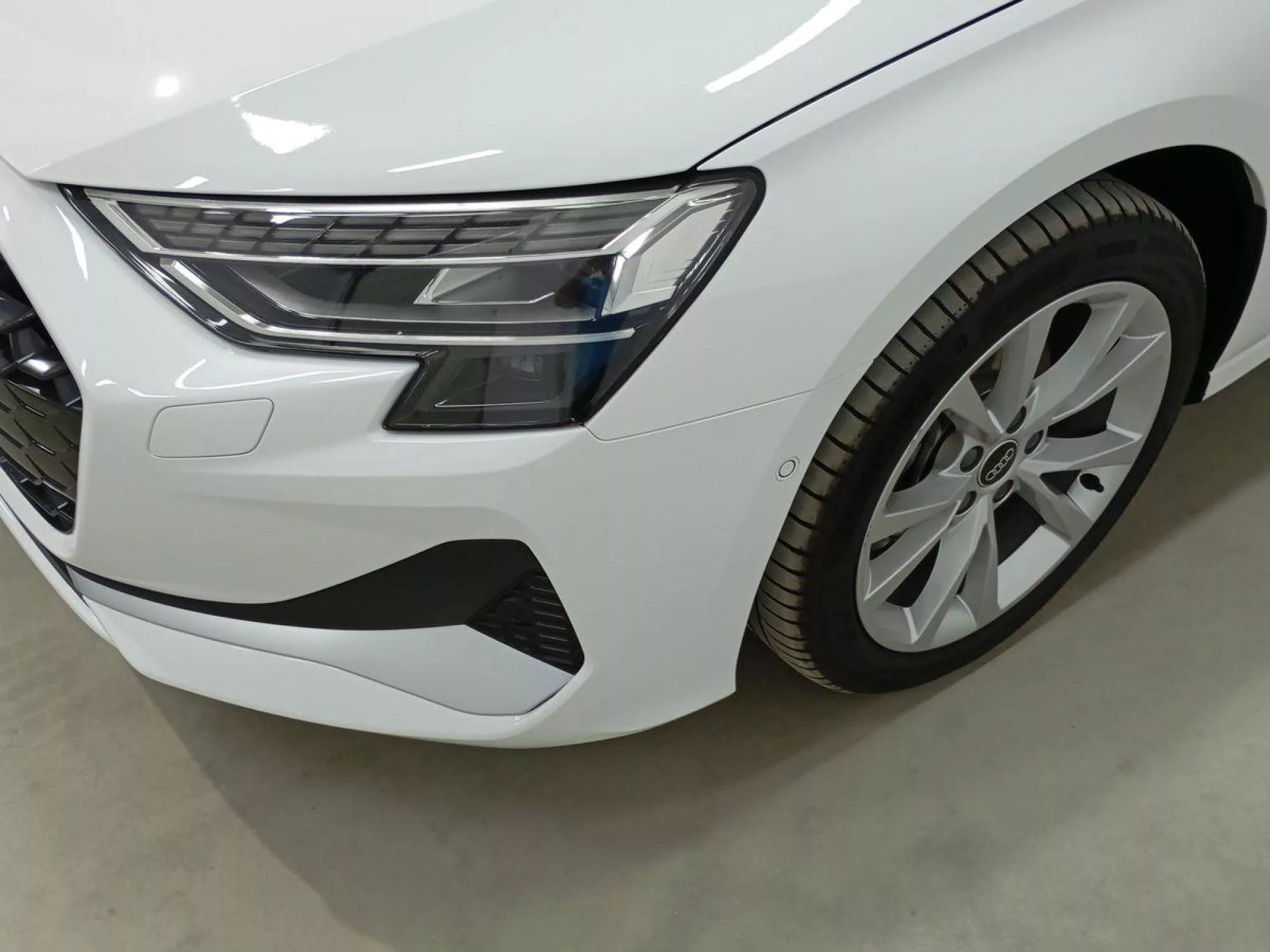 AUDI A3 SEDAN Gasolina 2025 segunda-mano Jaén