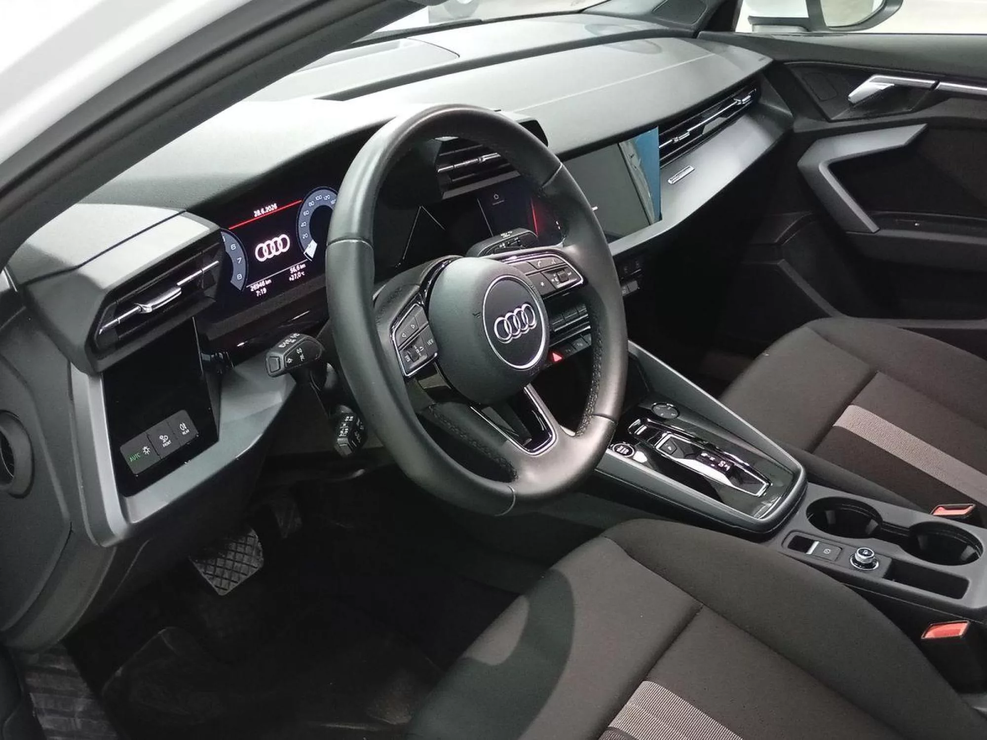 AUDI A3 SEDAN Gasolina 2025 segunda-mano Jaén