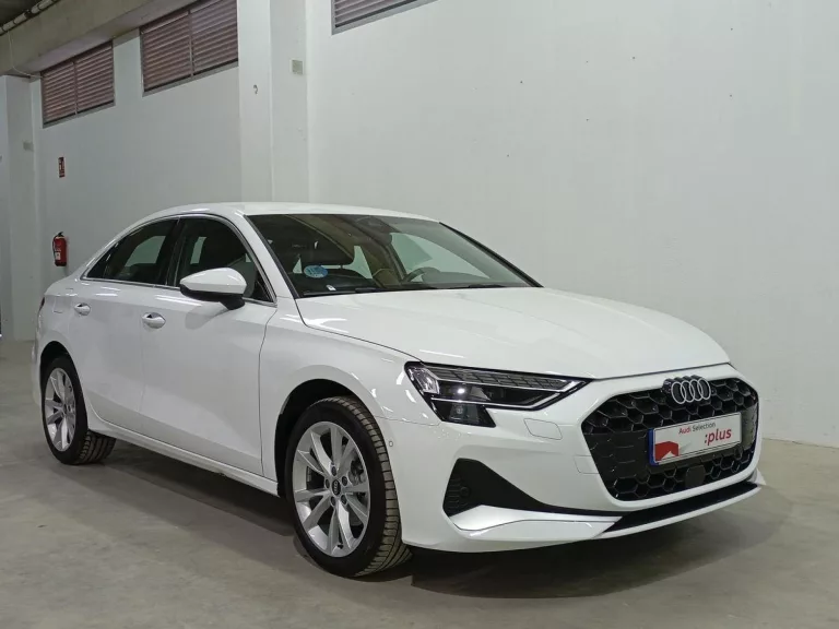 AUDI A3 SEDAN Gasolina 2025 segunda-mano Jaén