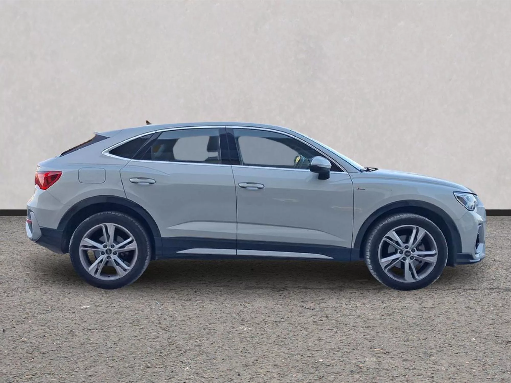 AUDI Q3 Sportback Gasolina 2023 segunda-mano Jaén