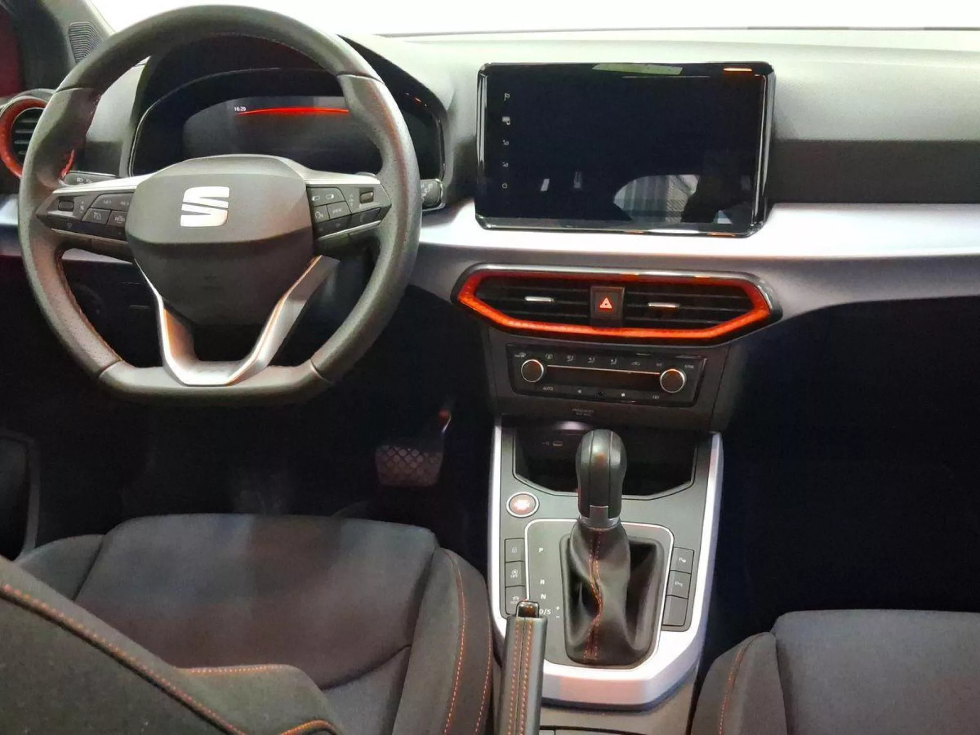 SEAT ARONA Gasolina 2024 segunda-mano Jaén