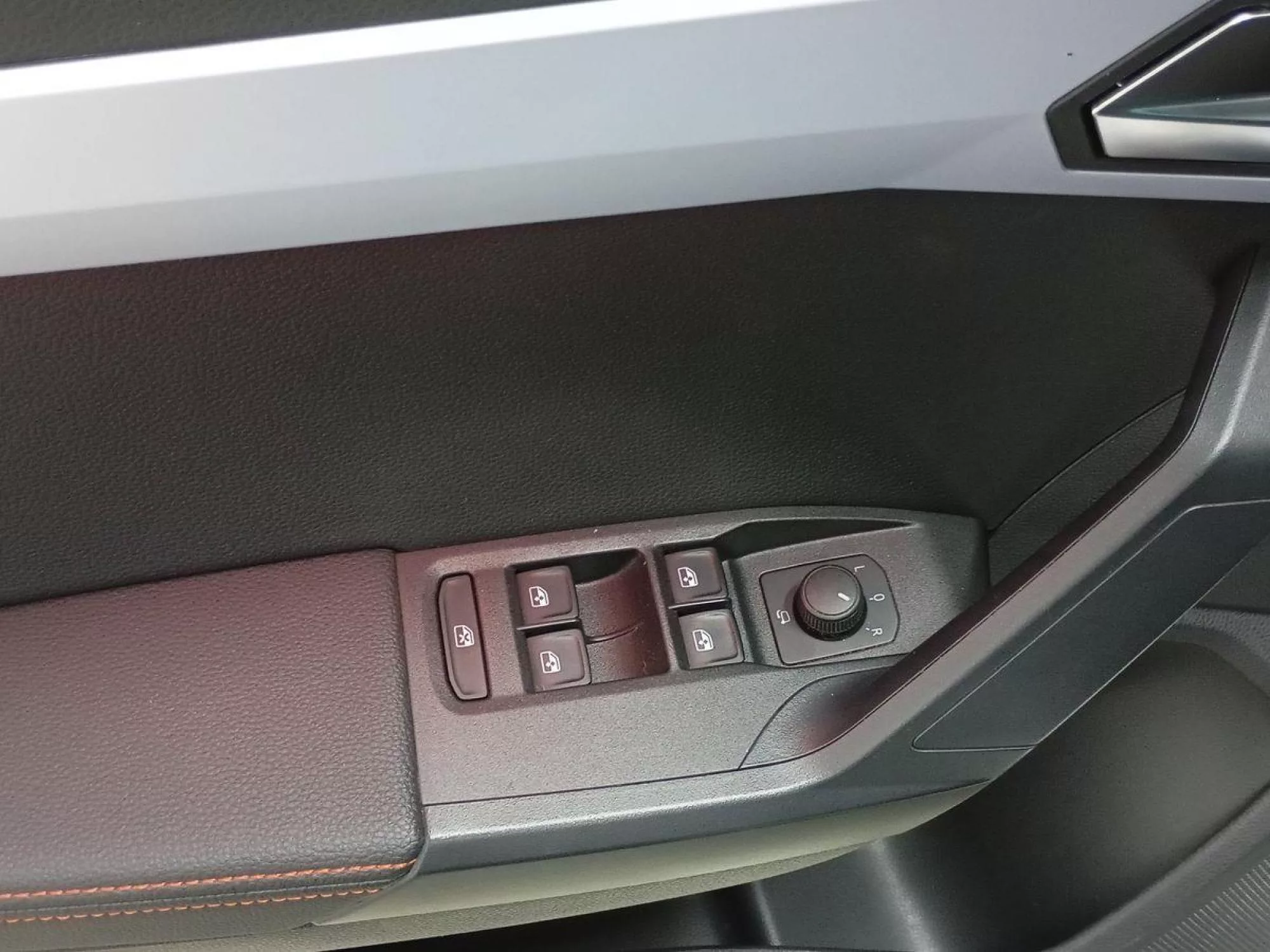 SEAT ARONA Gasolina 2024 segunda-mano Jaén