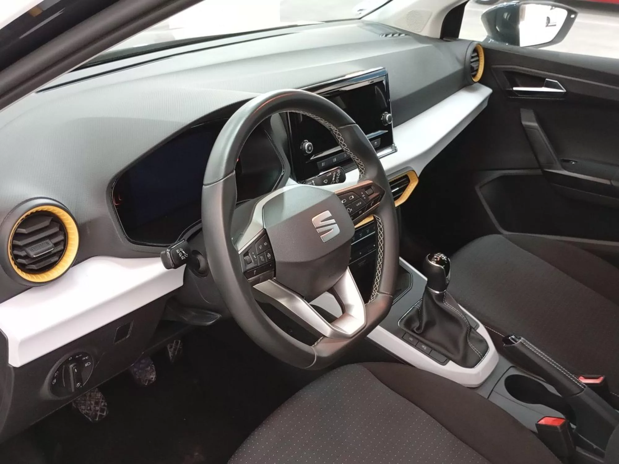 SEAT ARONA Gasolina 2025 segunda-mano Granada