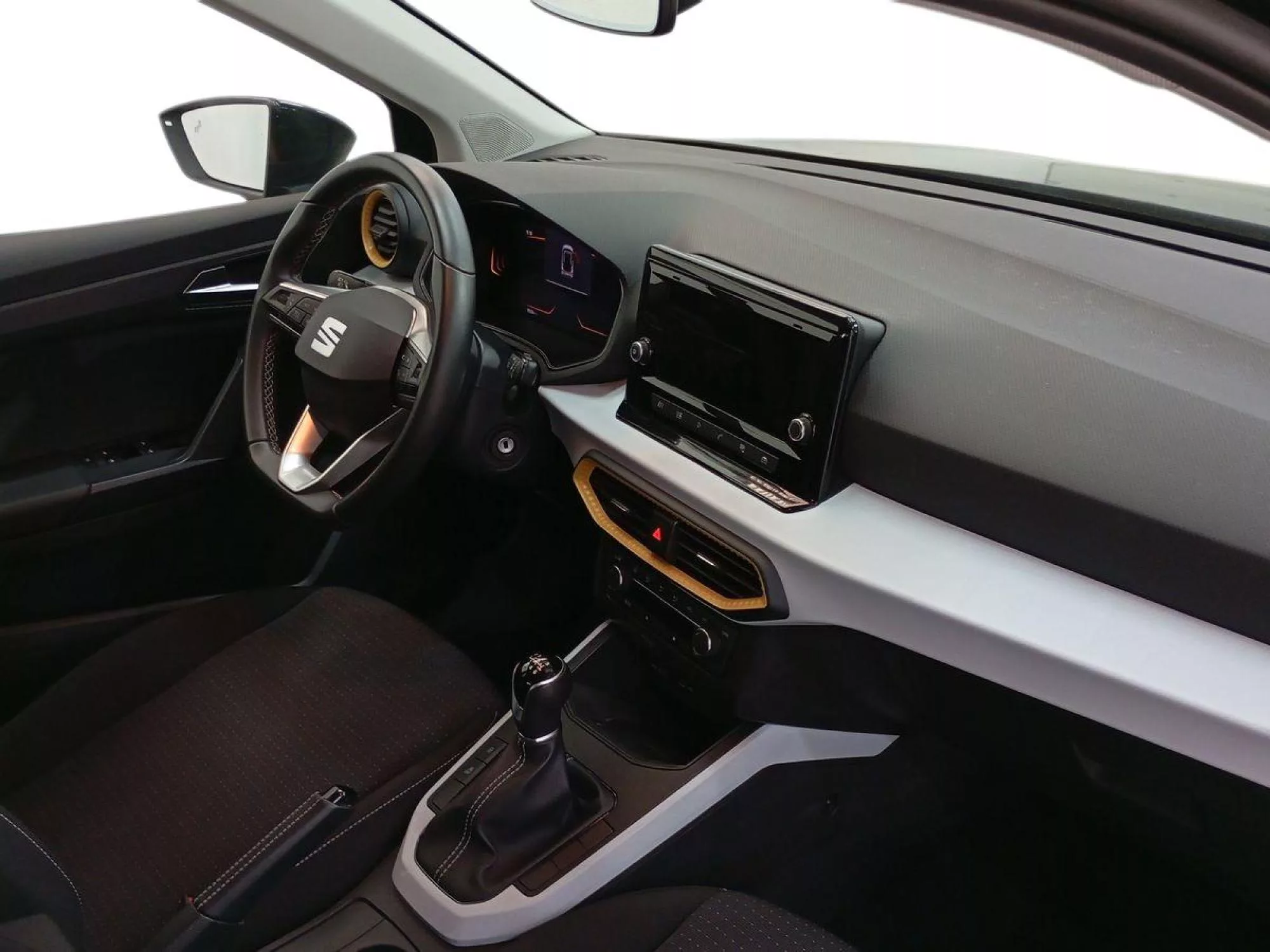 SEAT ARONA Gasolina 2025 segunda-mano Granada