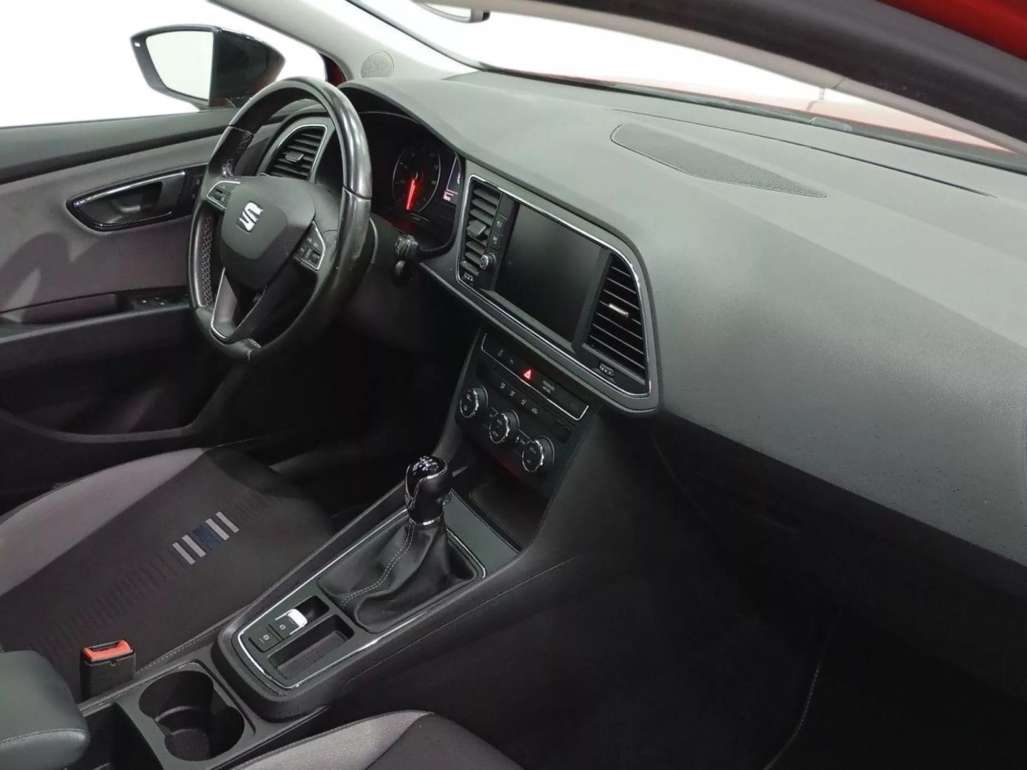 SEAT LEON Gasolina 2020 segunda-mano Jaén