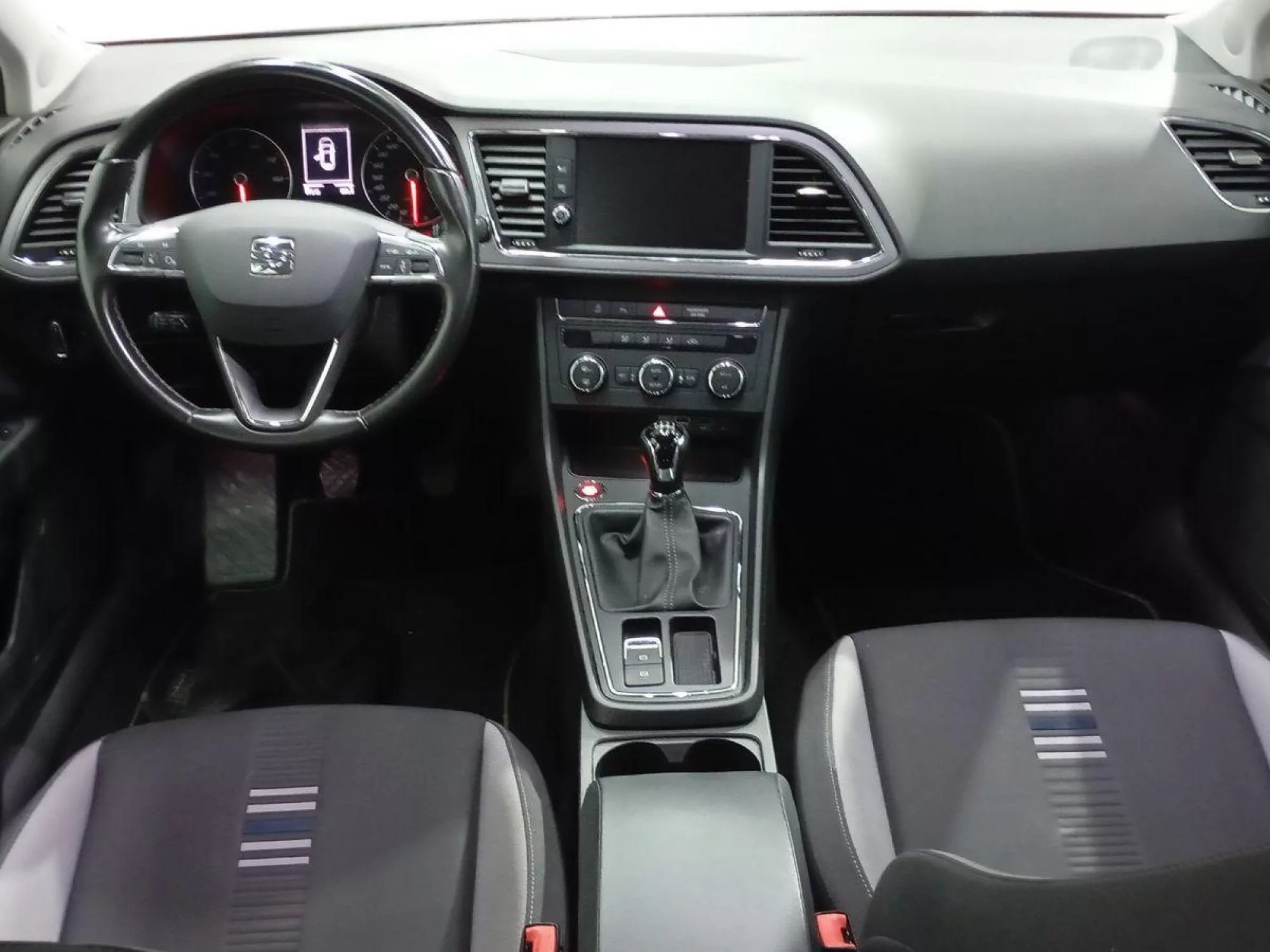 SEAT LEON Gasolina 2020 segunda-mano Jaén