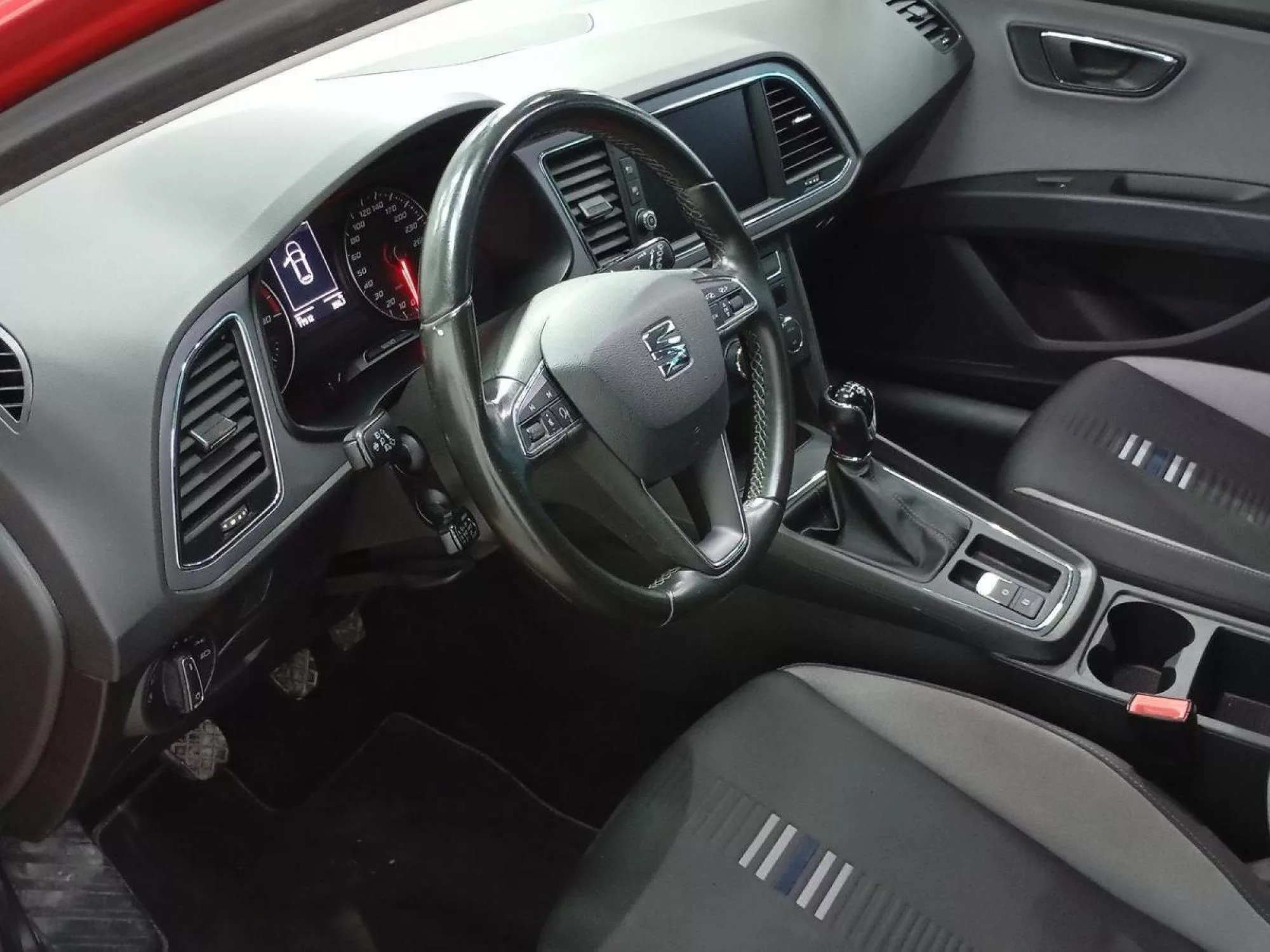 SEAT LEON Gasolina 2020 segunda-mano Jaén