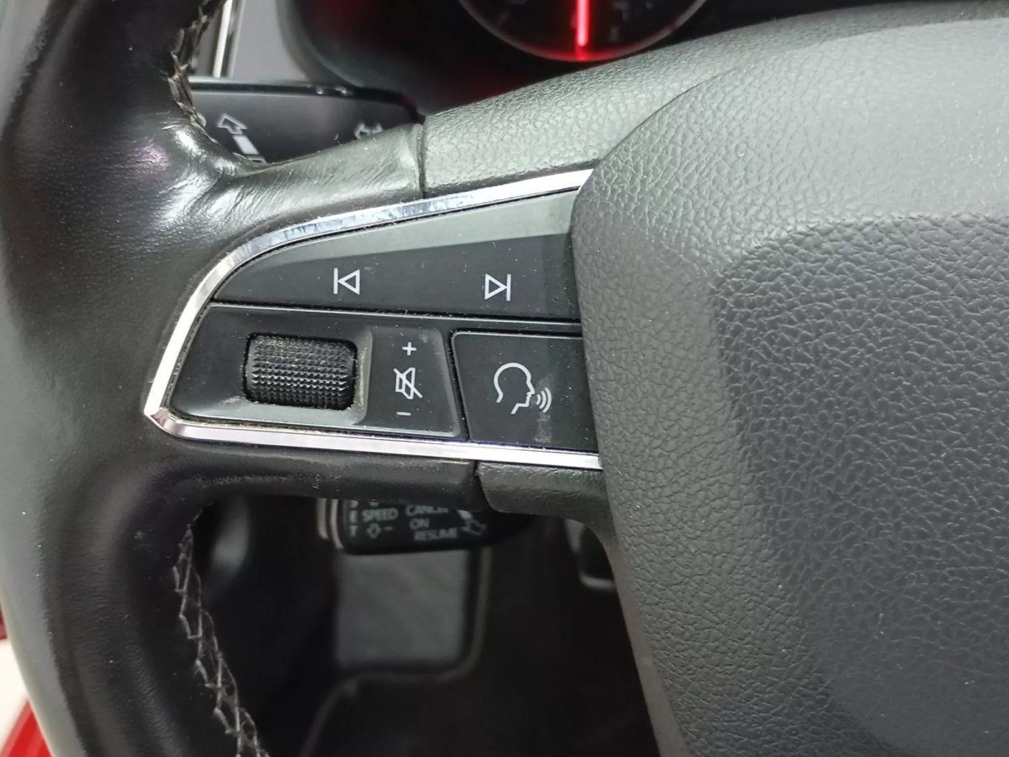 SEAT LEON Gasolina 2020 segunda-mano Jaén