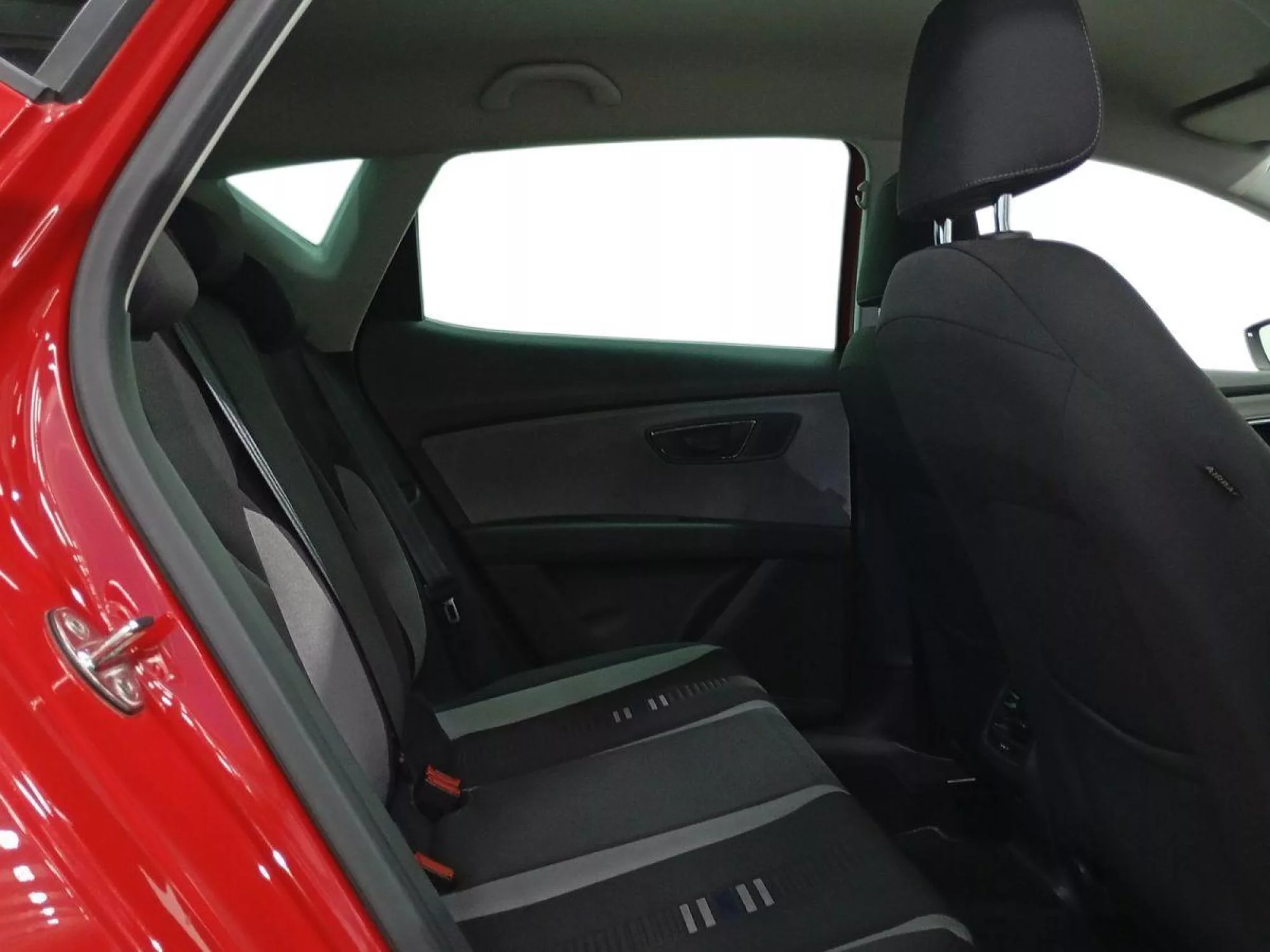 SEAT LEON Gasolina 2020 segunda-mano Jaén