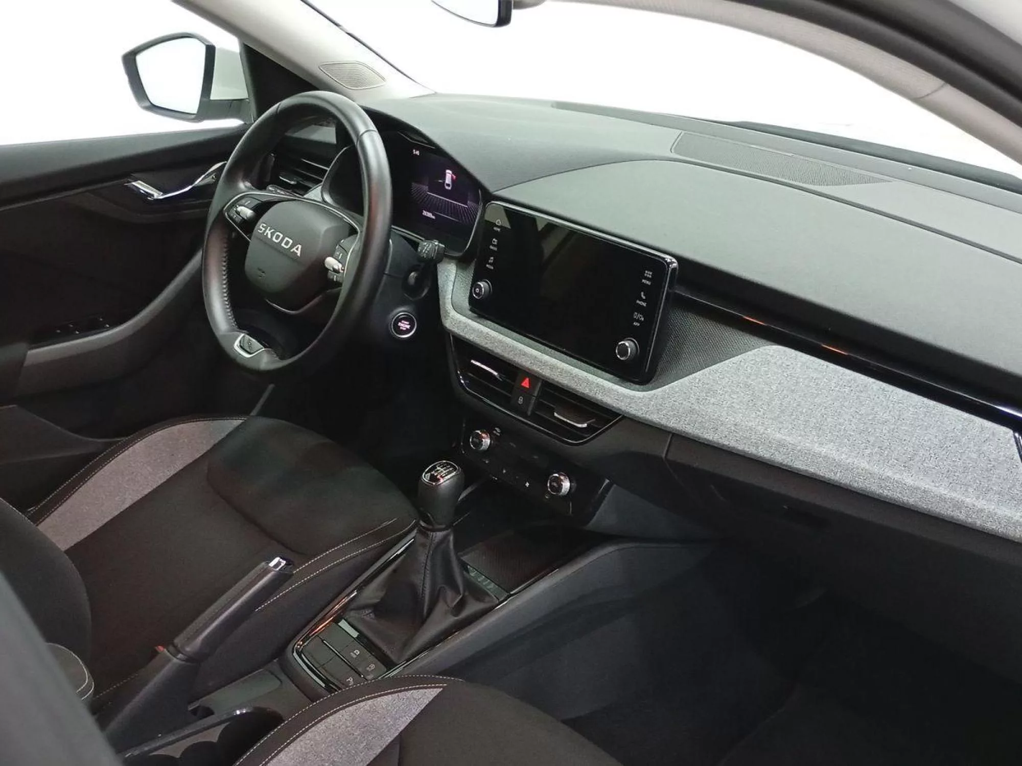 SKODA SCALA Gasolina 2025 segunda-mano Jaén