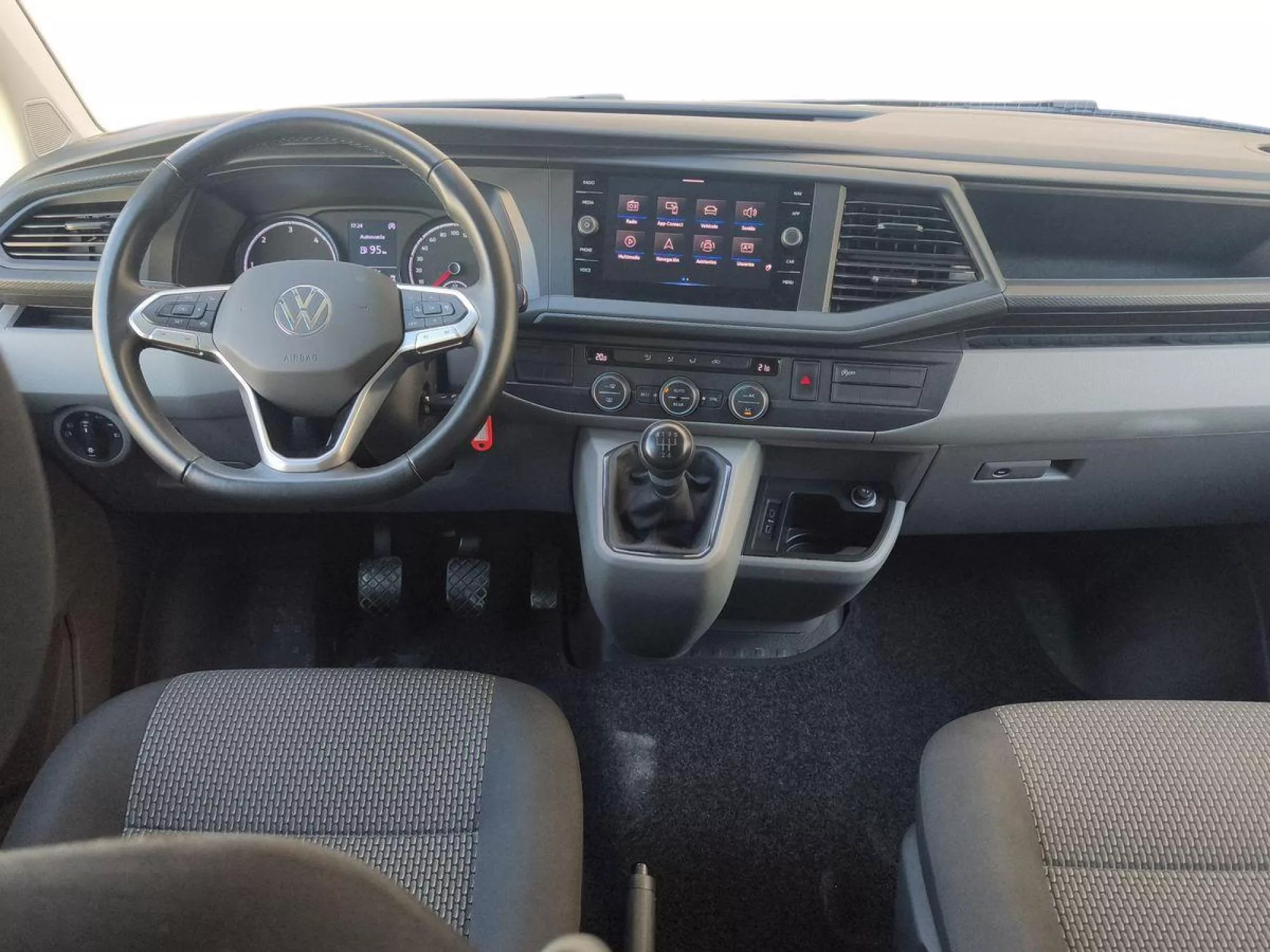 VOLKSWAGEN CARAVELLE Diesel 2025 segunda-mano Jaén