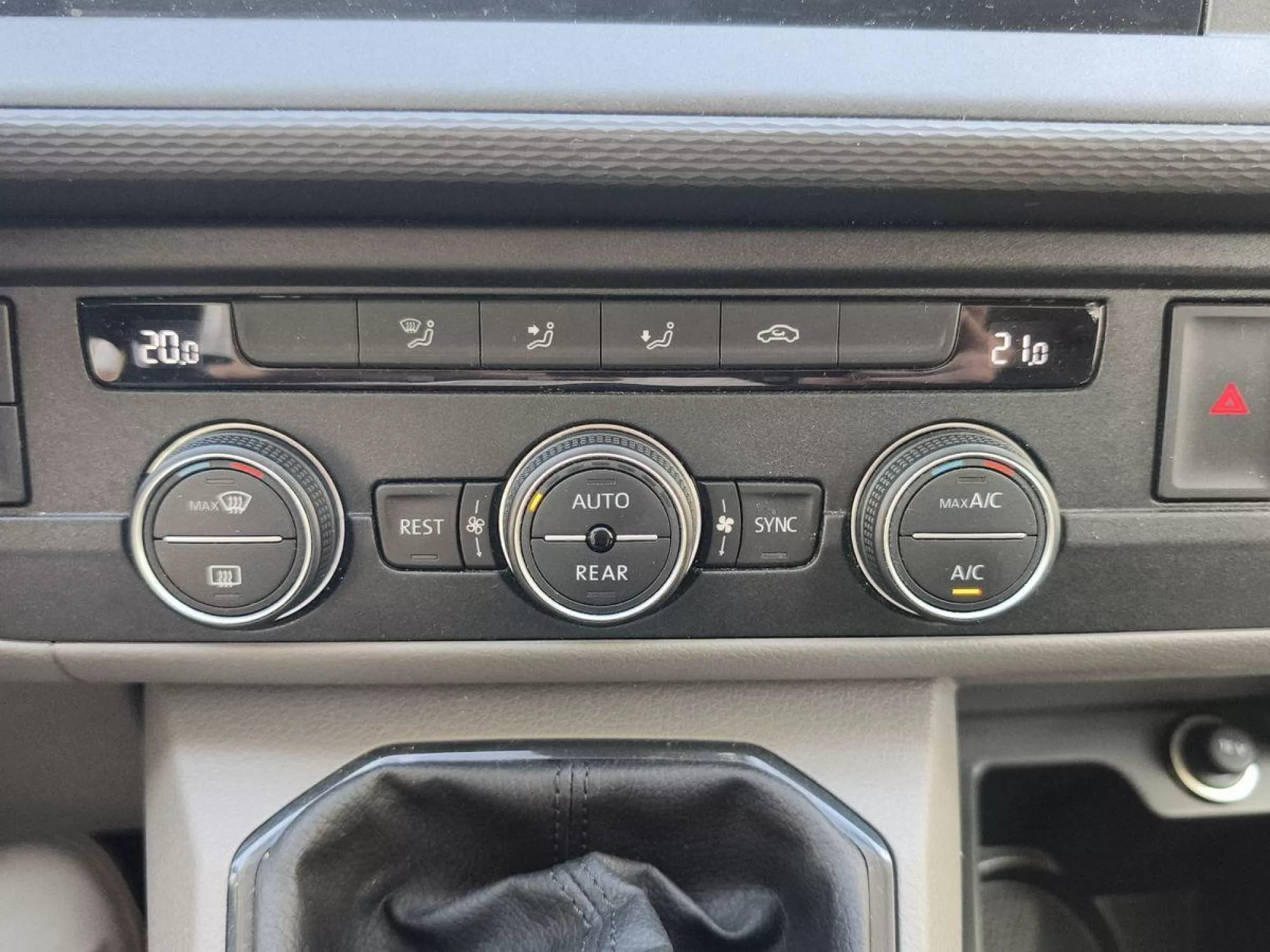 VOLKSWAGEN CARAVELLE Diesel 2025 segunda-mano Jaén