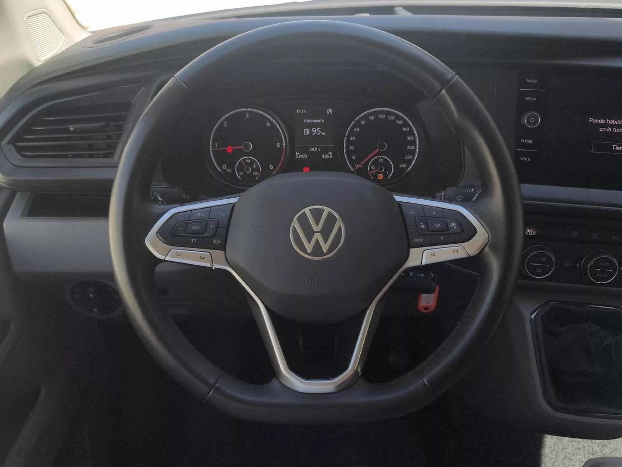 VOLKSWAGEN CARAVELLE Diesel 2025 segunda-mano Jaén