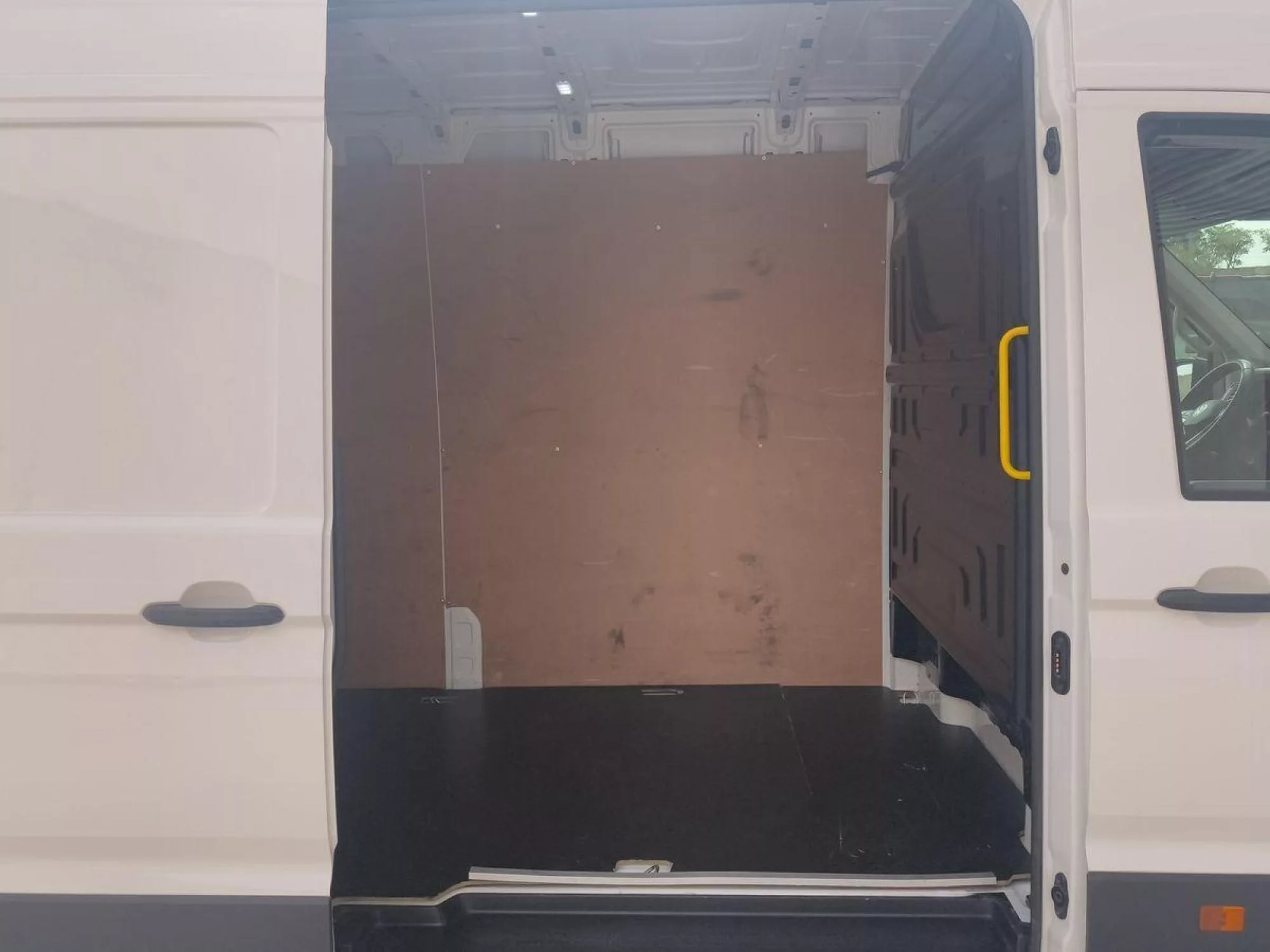 VOLKSWAGEN CRAFTER FURGON Diesel 2025 segunda-mano Jaén