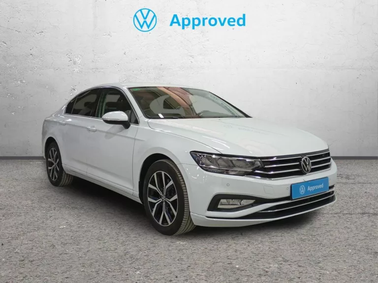 VOLKSWAGEN PASSAT Diesel 2022 segunda-mano Jaén