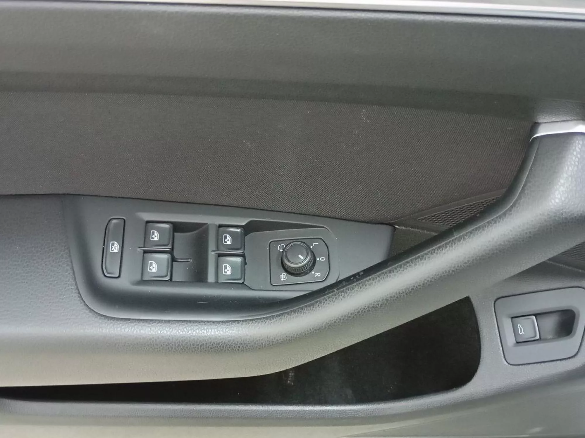 VOLKSWAGEN PASSAT Diesel 2022 segunda-mano Jaén