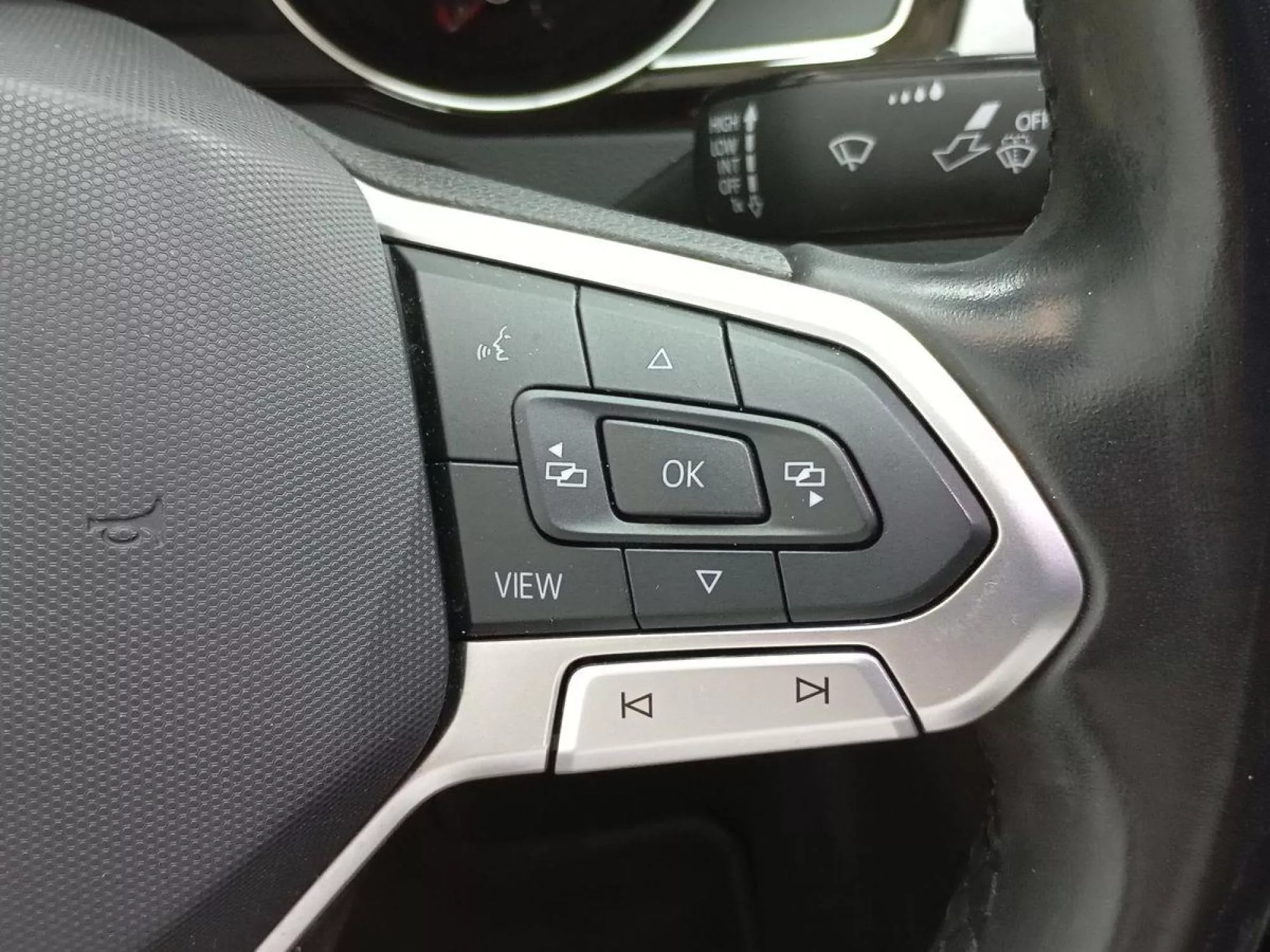 VOLKSWAGEN PASSAT Diesel 2022 segunda-mano Jaén