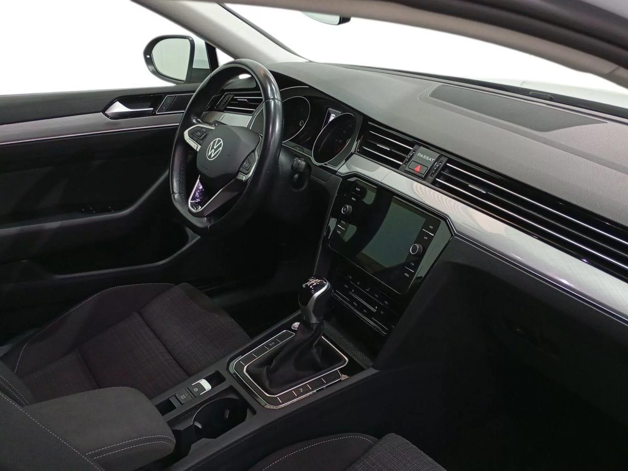 VOLKSWAGEN PASSAT Diesel 2022 segunda-mano Jaén