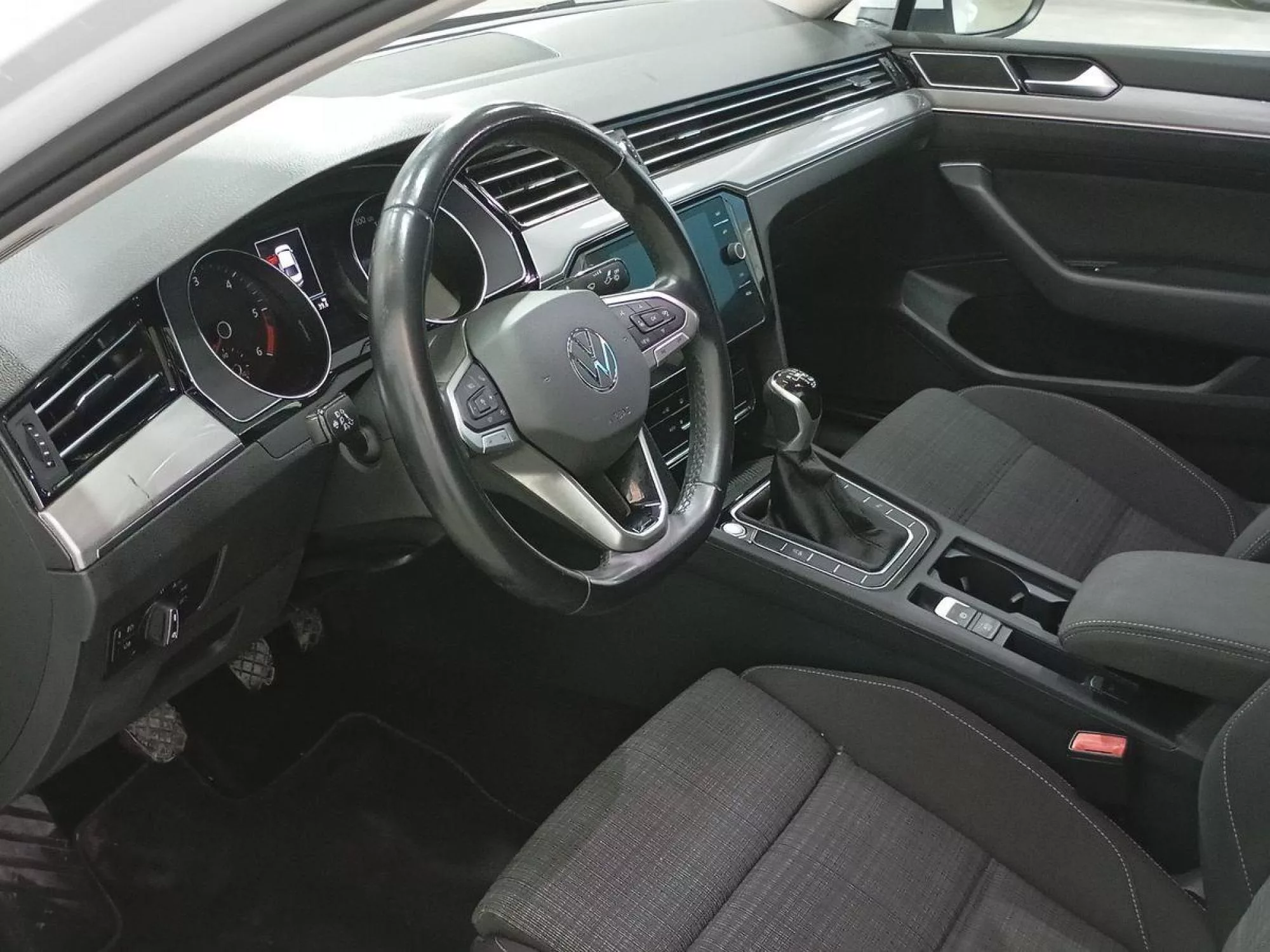 VOLKSWAGEN PASSAT Diesel 2022 segunda-mano Jaén