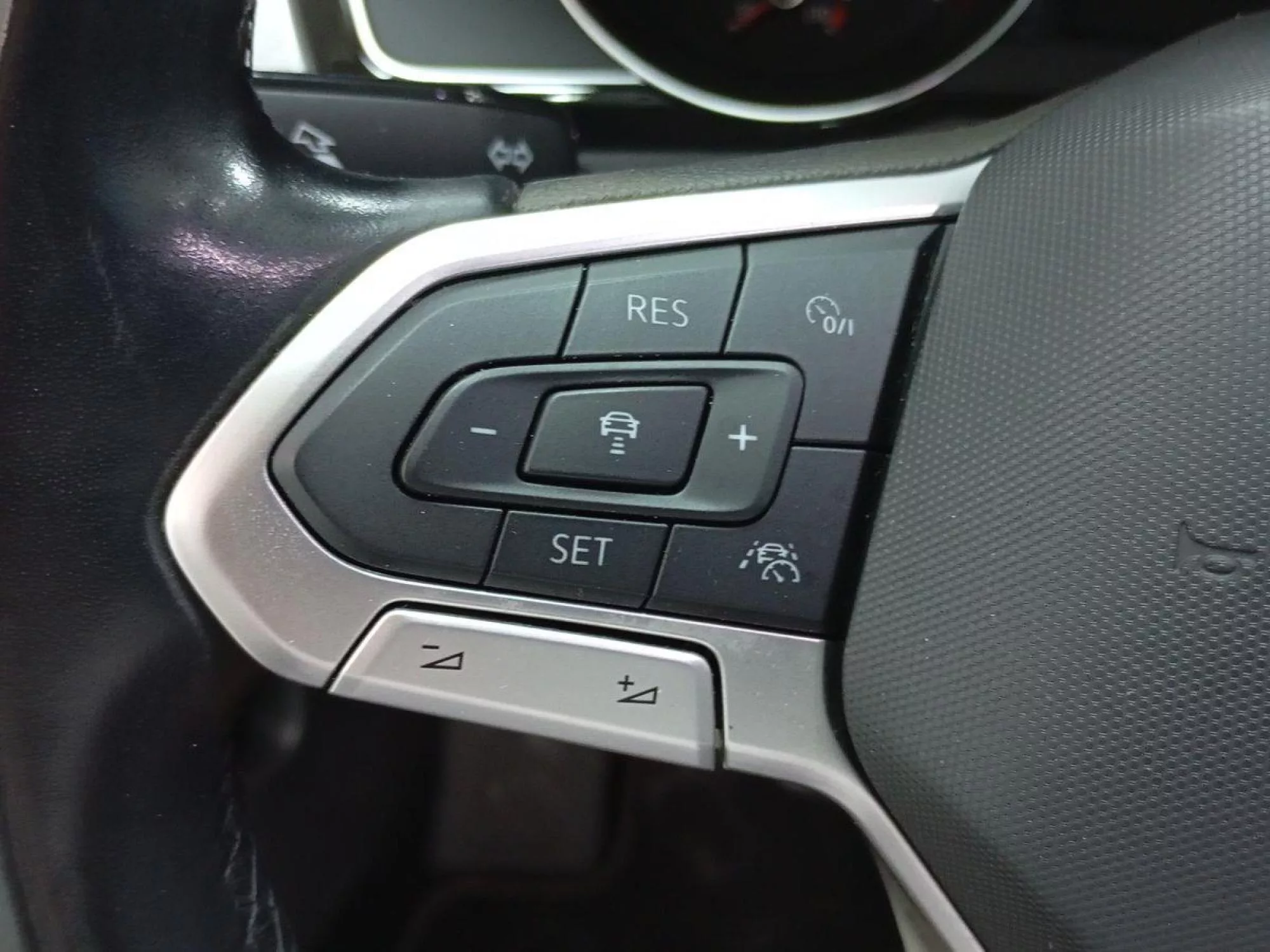 VOLKSWAGEN PASSAT Diesel 2022 segunda-mano Jaén