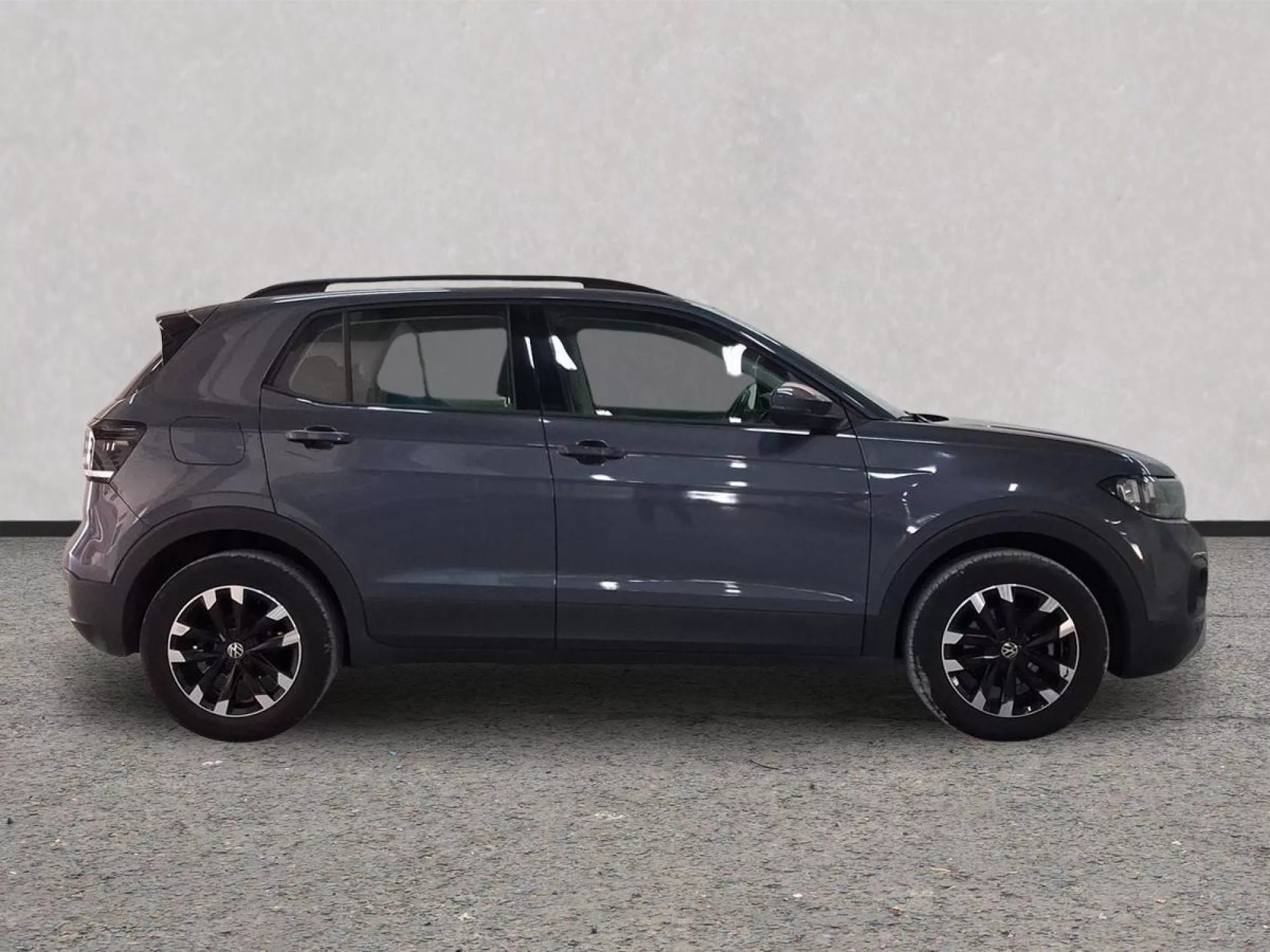 VOLKSWAGEN T-CROSS Gasolina 2023 segunda-mano Jaén