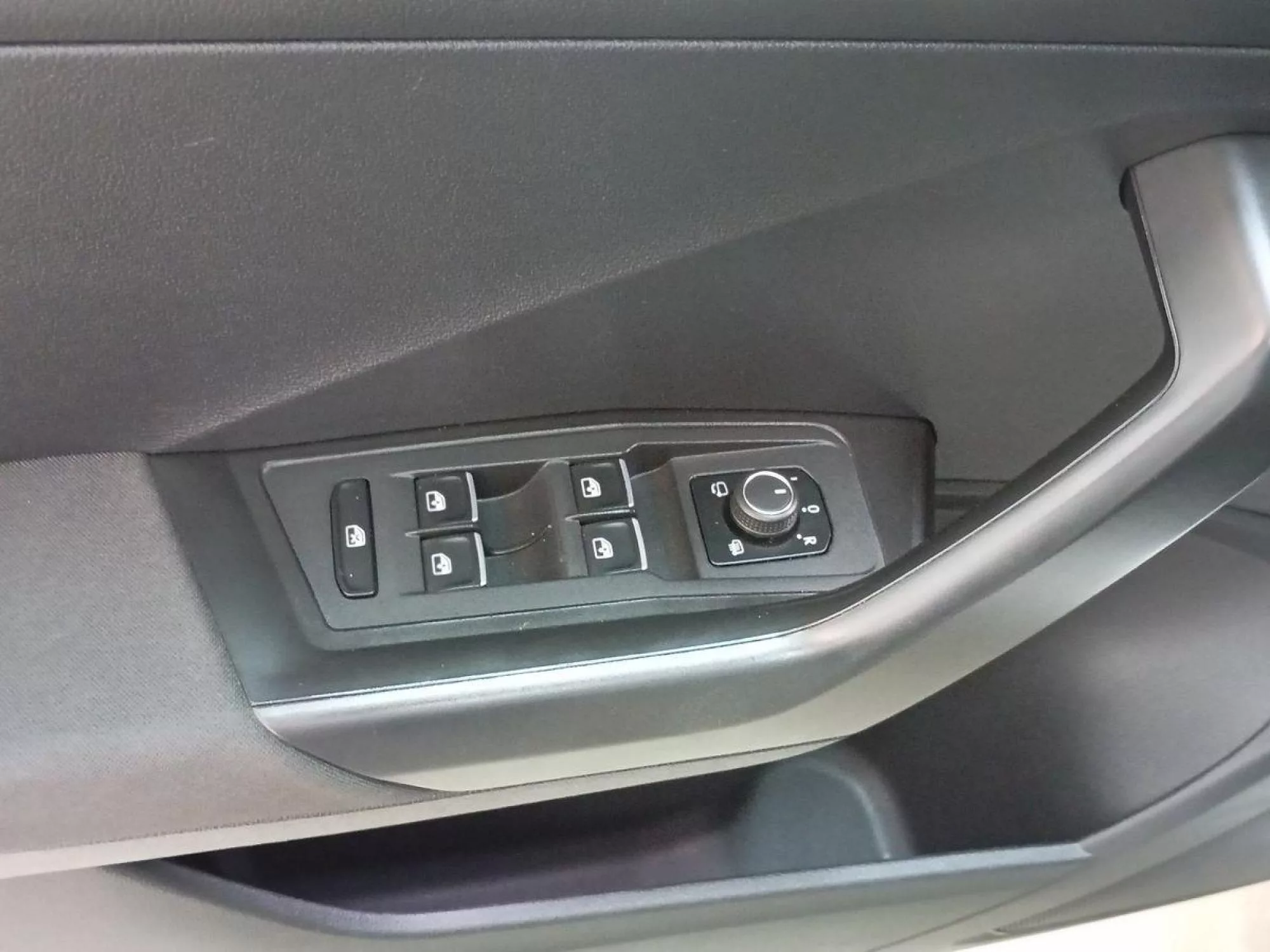 VOLKSWAGEN T-ROC Diesel 2019 segunda-mano Jaén