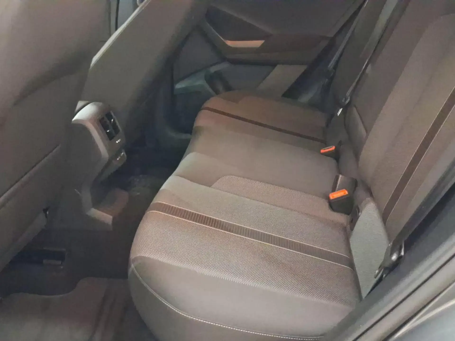 VOLKSWAGEN T-ROC Diesel 2024 segunda-mano Jaén