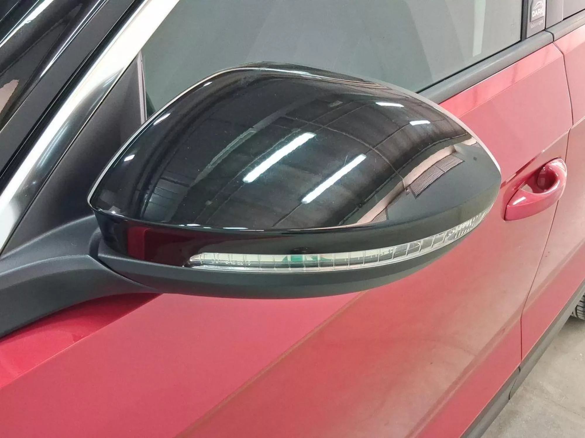 VOLKSWAGEN T-ROC Gasolina 2023 segunda-mano Jaén