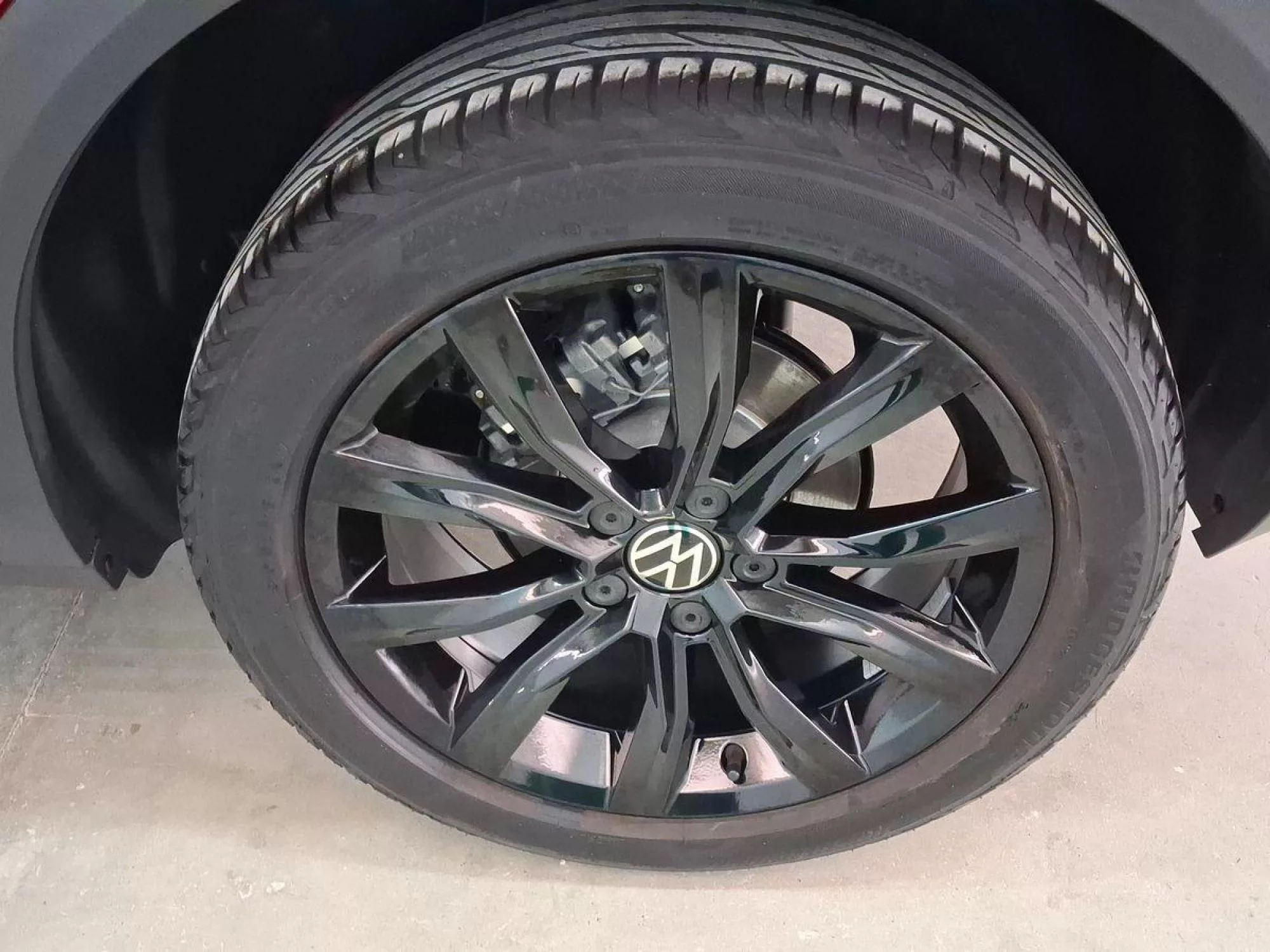 VOLKSWAGEN T-ROC Gasolina 2023 segunda-mano Jaén