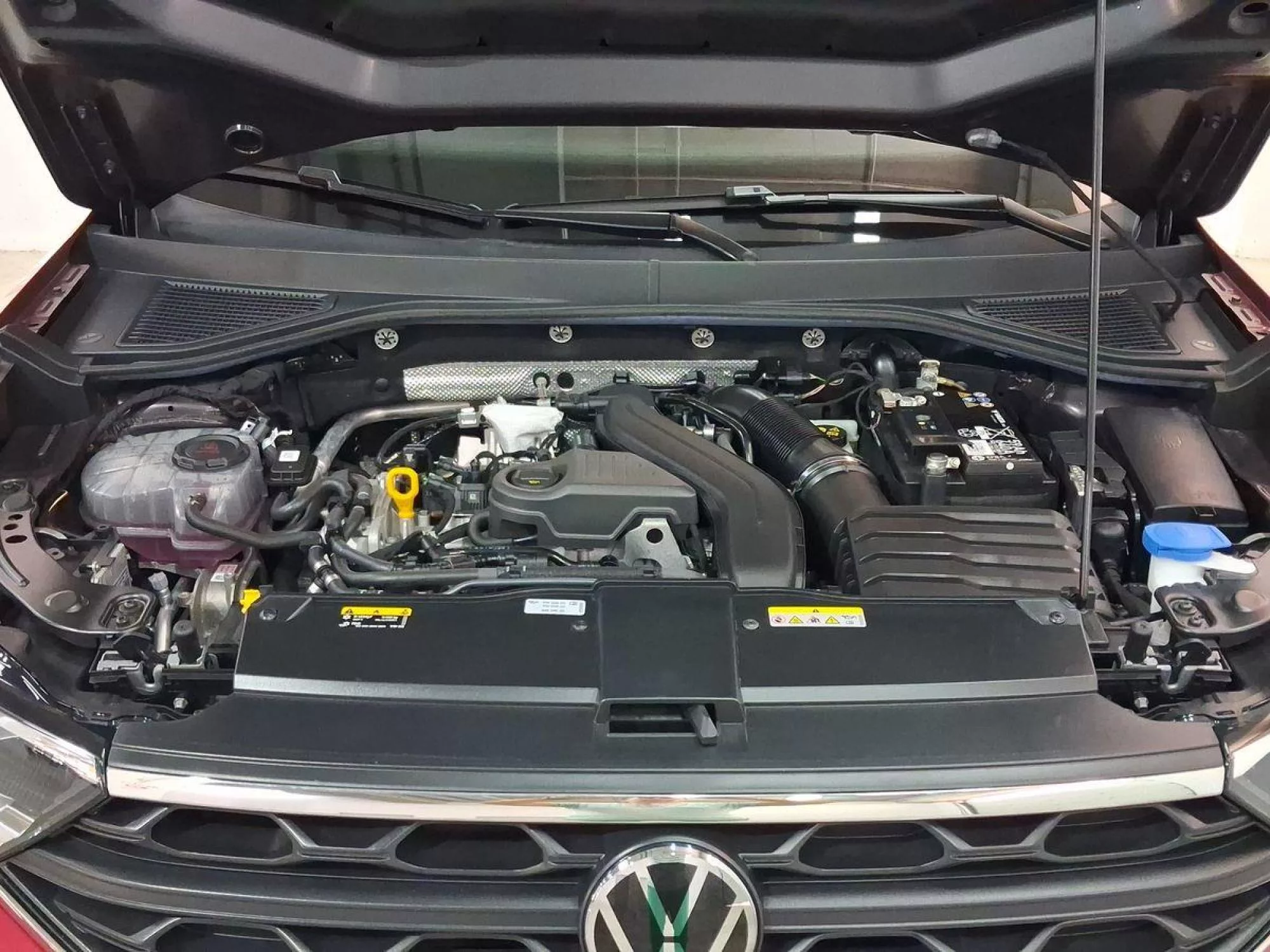VOLKSWAGEN T-ROC Gasolina 2023 segunda-mano Jaén