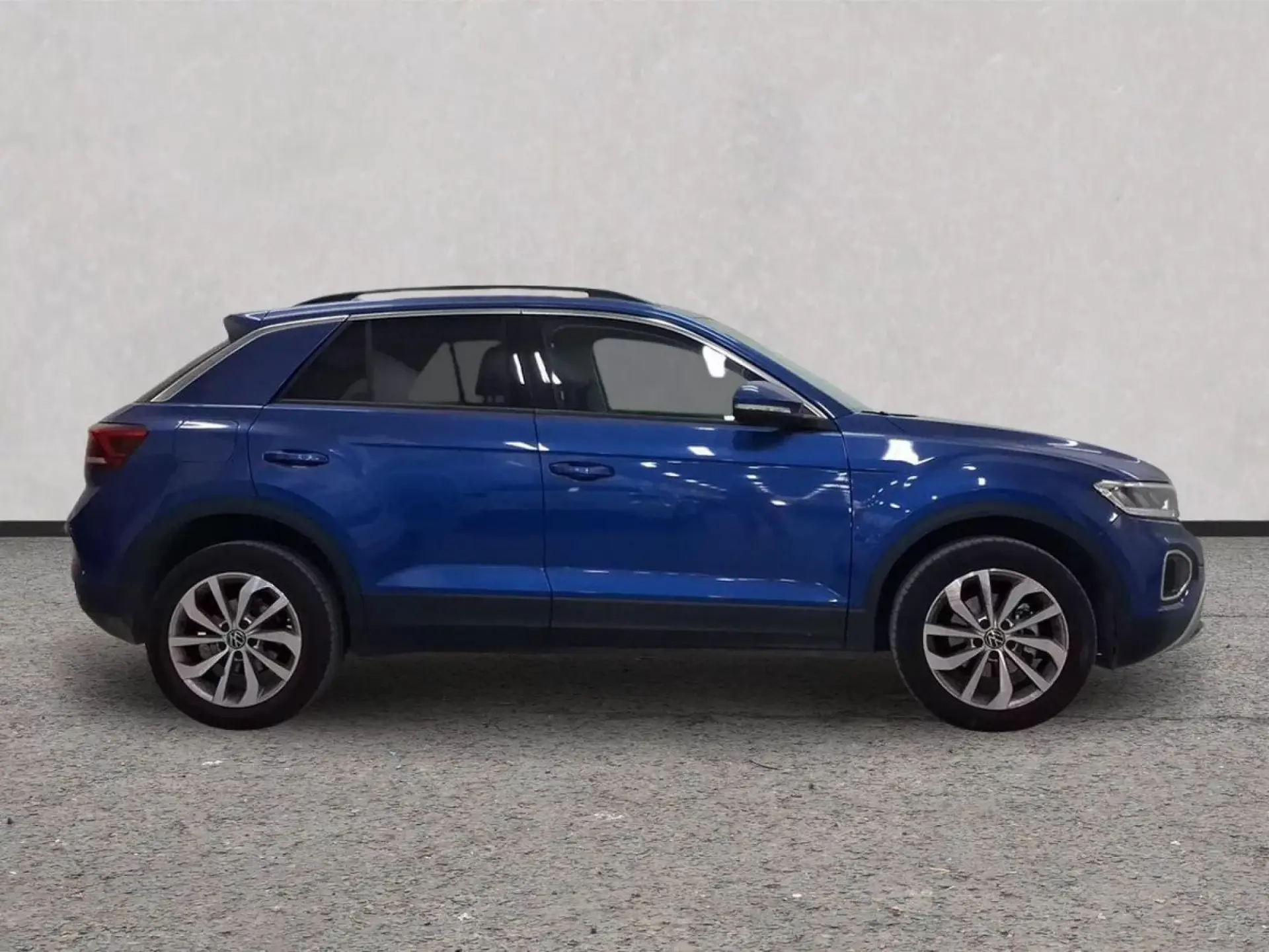 VOLKSWAGEN T-ROC Gasolina 2023 segunda-mano Jaén