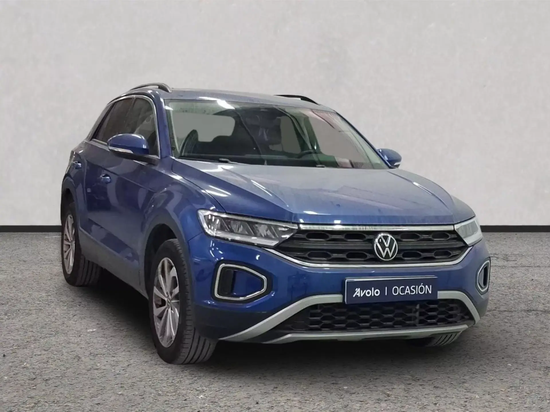 VOLKSWAGEN T-ROC Gasolina 2023 segunda-mano Jaén