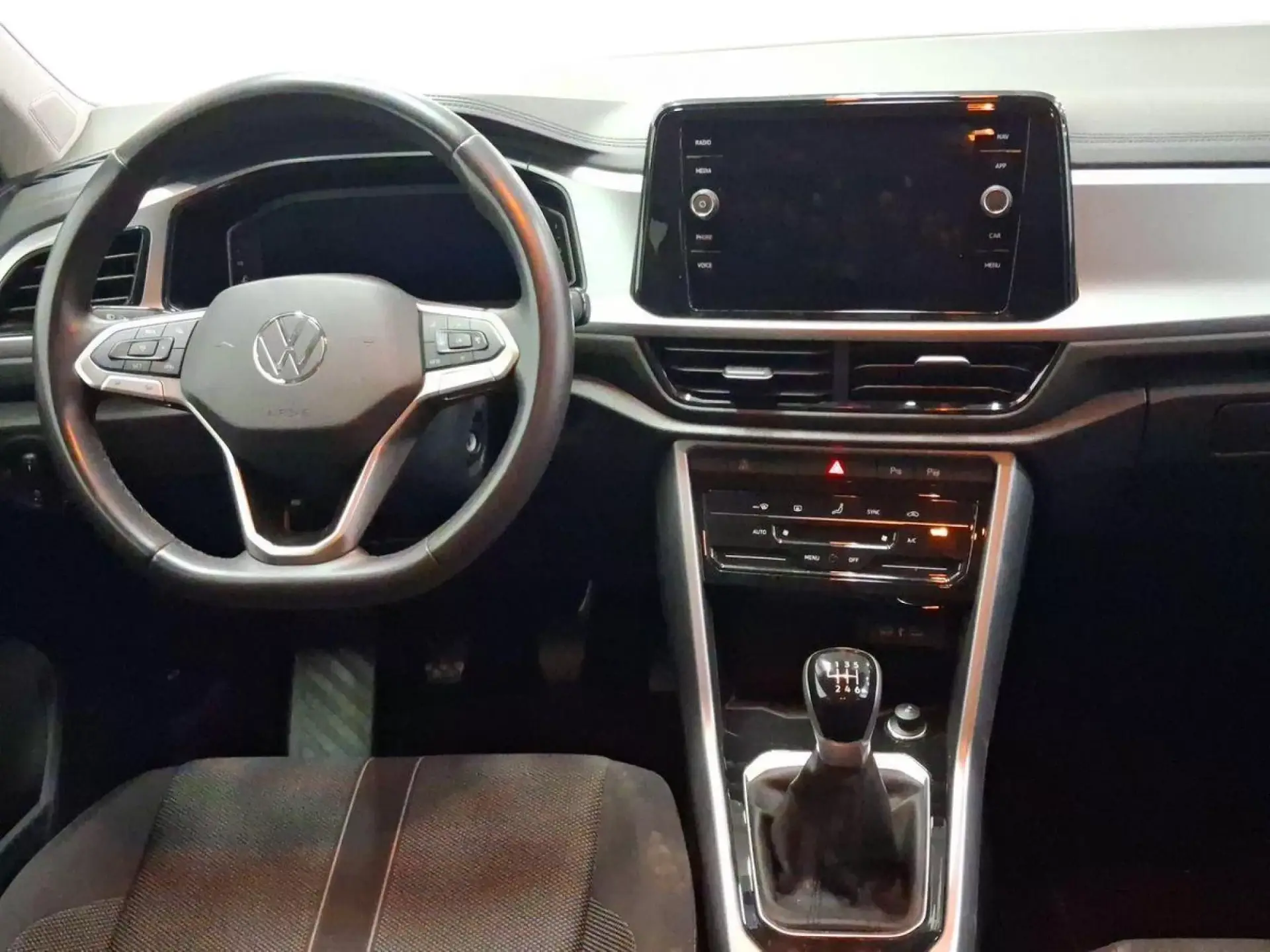 VOLKSWAGEN T-ROC Gasolina 2023 segunda-mano Jaén