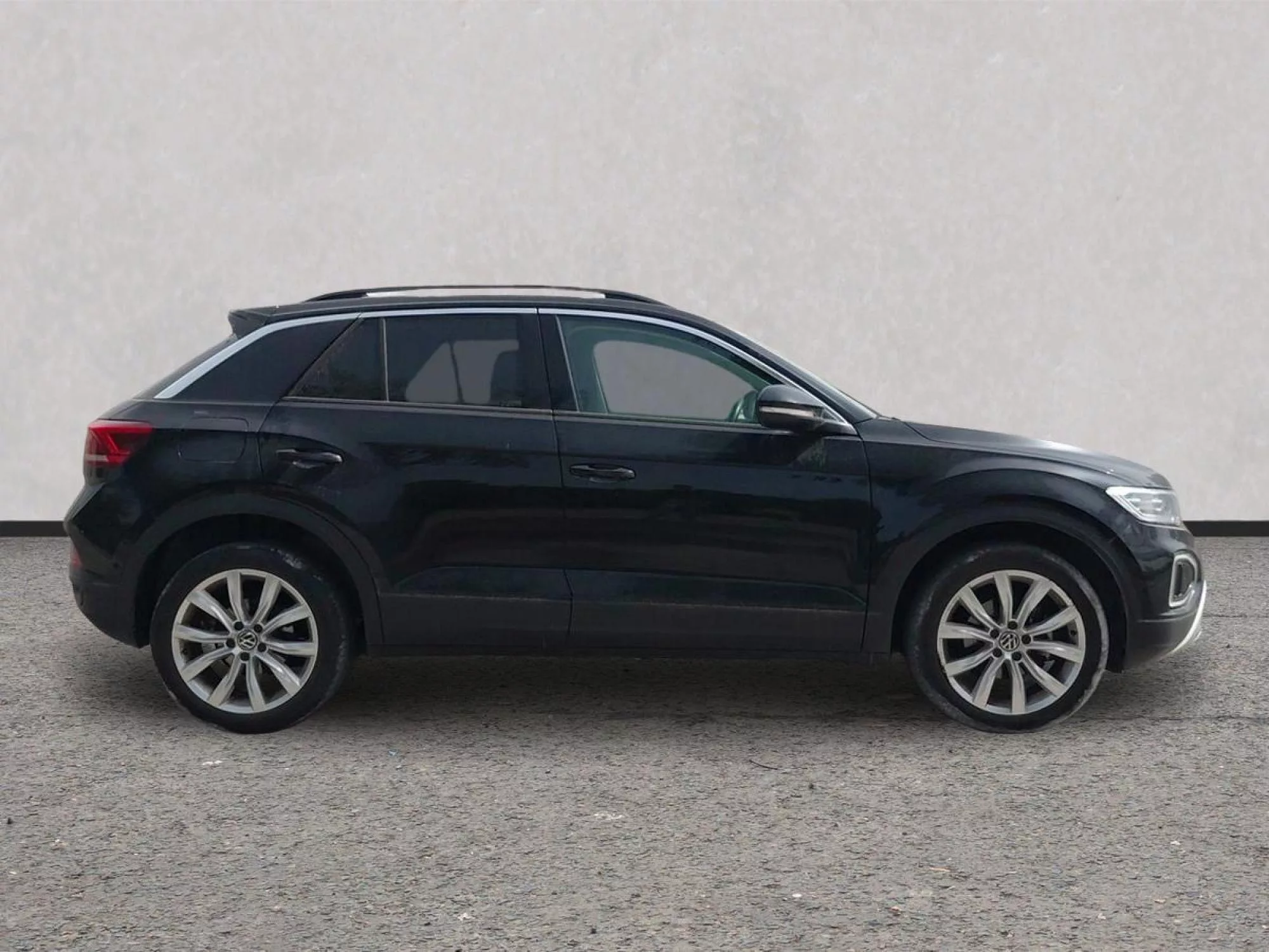 VOLKSWAGEN T-ROC Gasolina 2025 segunda-mano Jaén