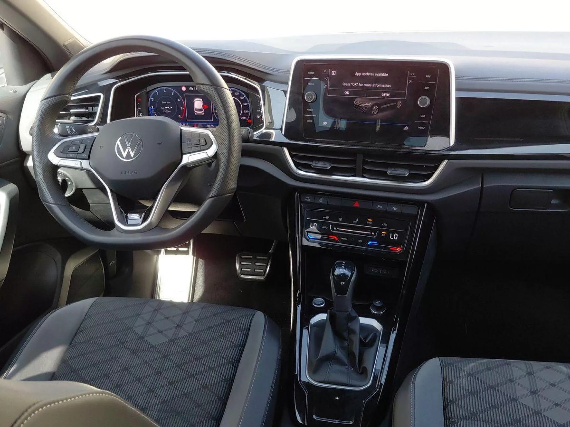 VOLKSWAGEN T-ROC Gasolina 2025 segunda-mano Jaén