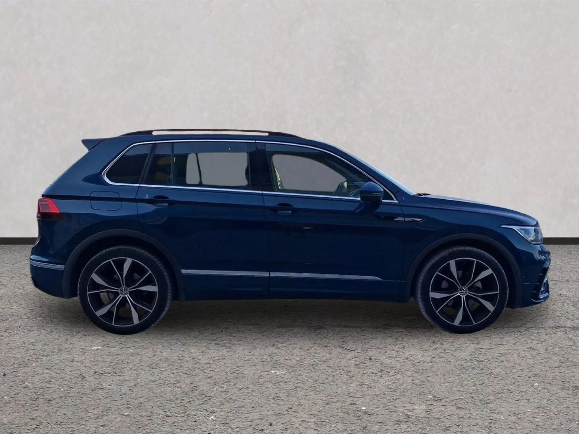 VOLKSWAGEN TIGUAN Gasolina 2023 segunda-mano Jaén