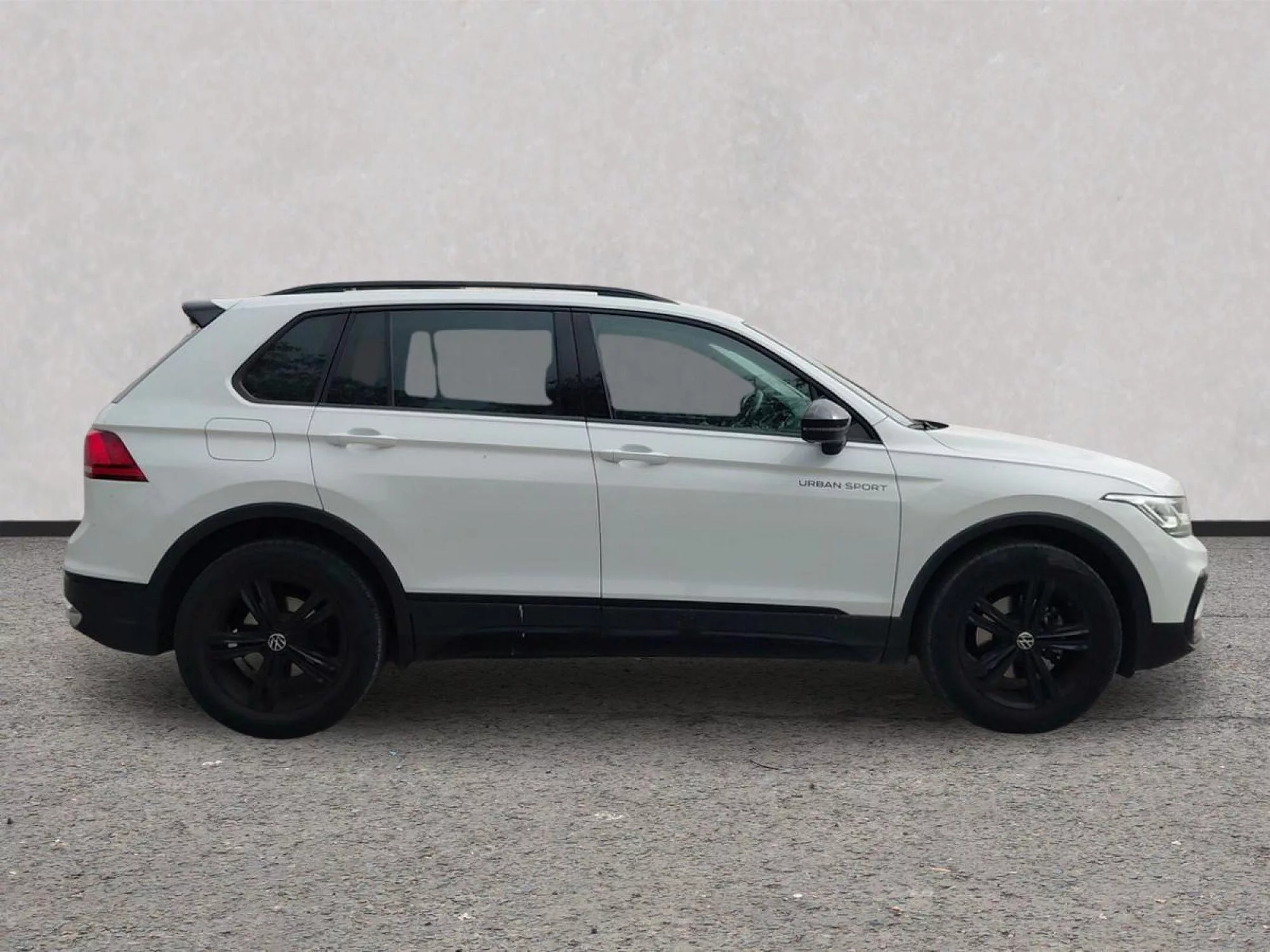 VOLKSWAGEN TIGUAN Gasolina 2023 segunda-mano Jaén