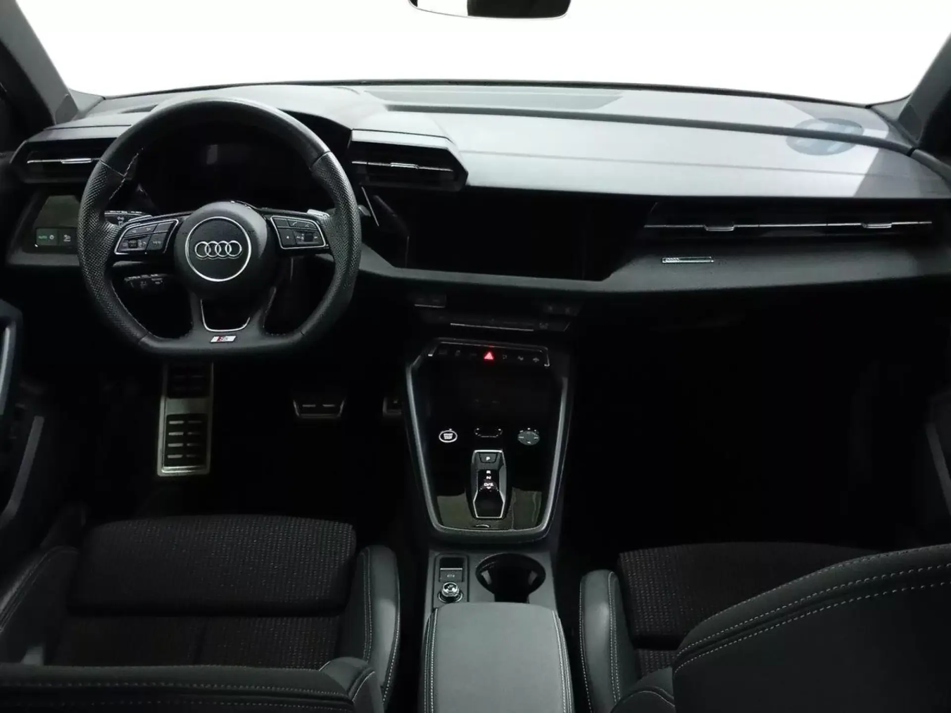 AUDI A3 SPORTBACK Hibrido enchufable 2025 segunda-mano Jaén