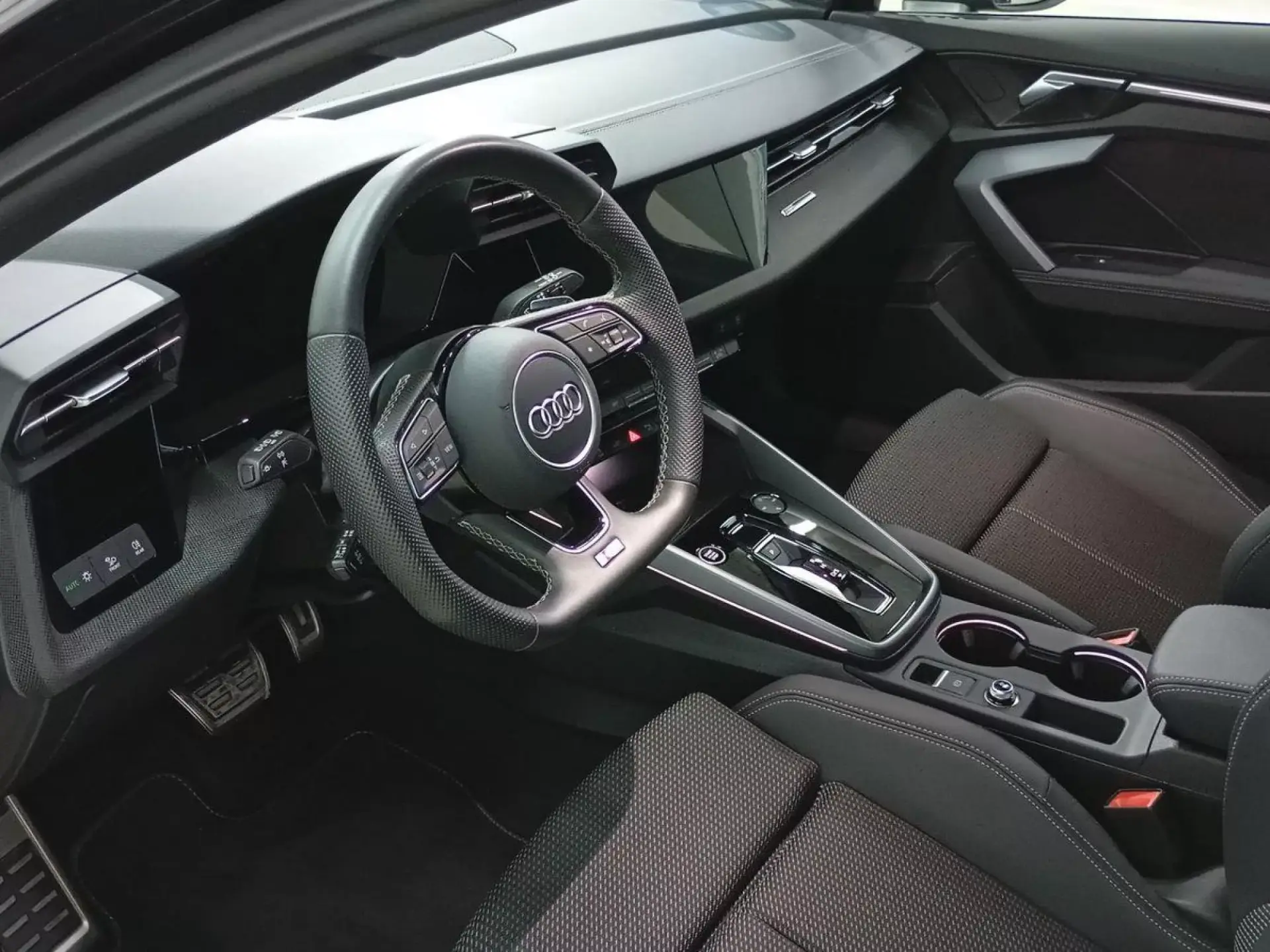 AUDI A3 SPORTBACK Hibrido enchufable 2025 segunda-mano Jaén