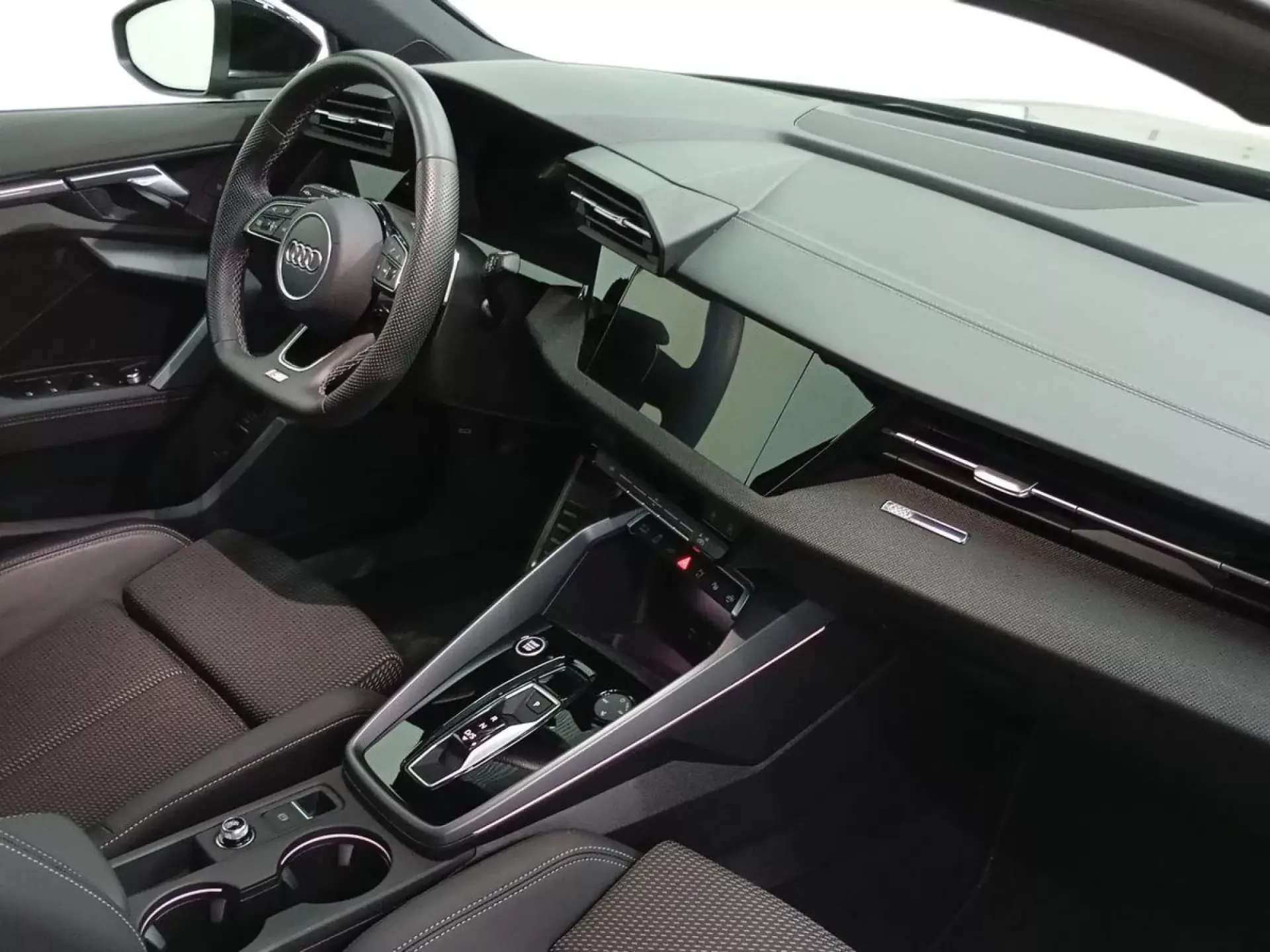 AUDI A3 SPORTBACK Hibrido enchufable 2025 segunda-mano Jaén
