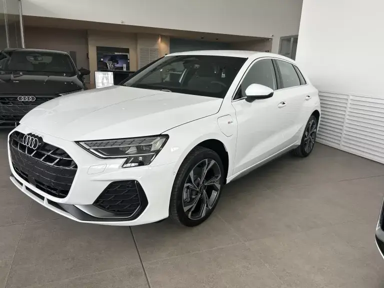 AUDI A3 SPORTBACK Hibrido enchufable nuevo entrega inmediata Jaén