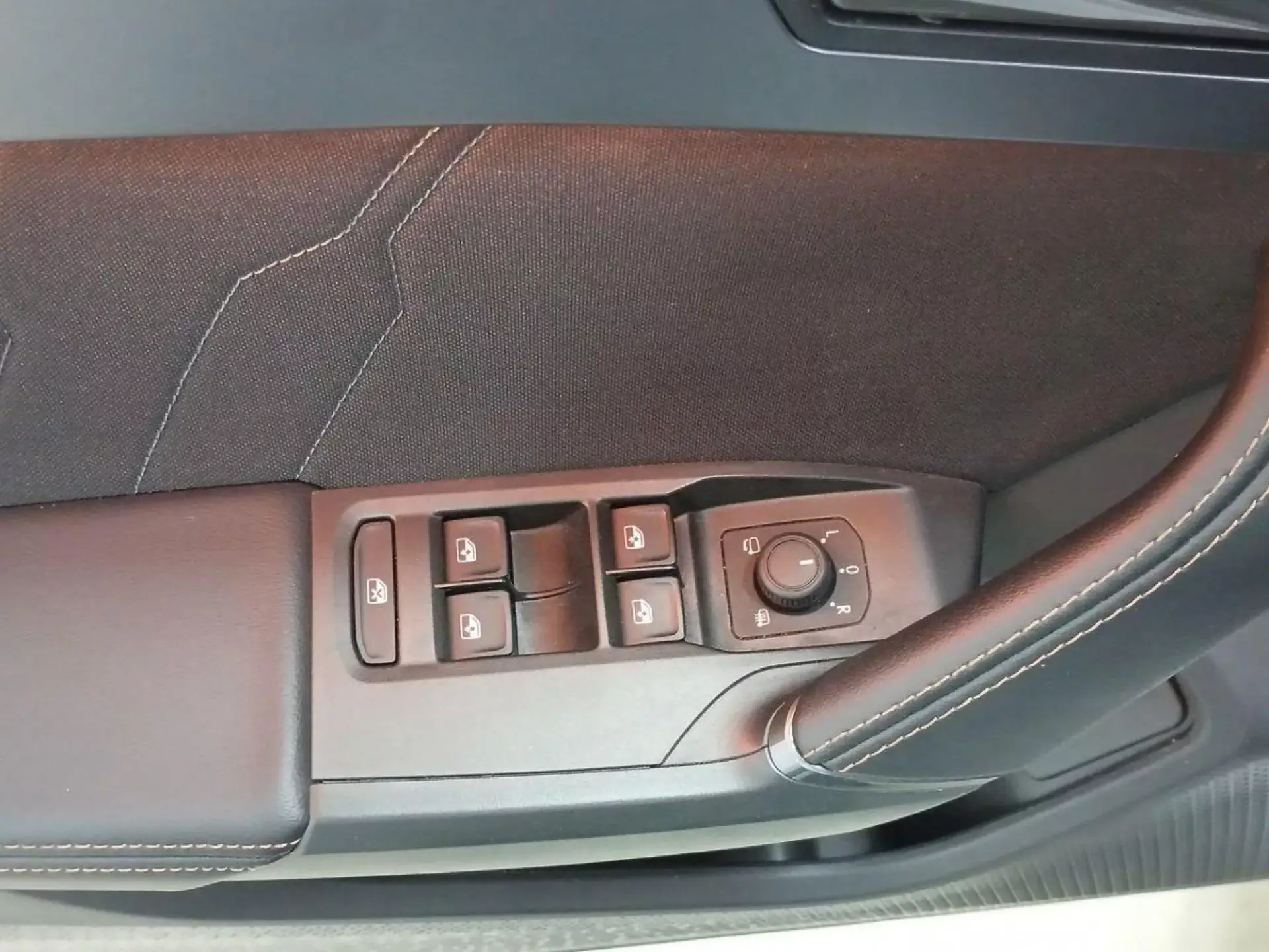 CUPRA LEON Hibrido 2025 km 0 Jaén