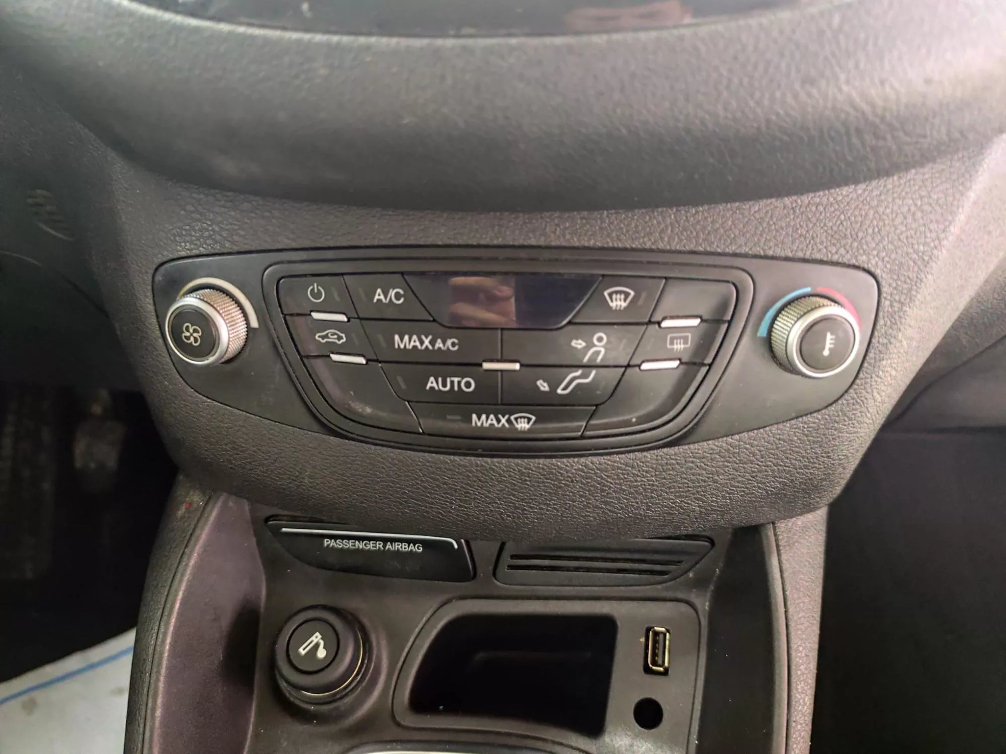 FORD Tourneo Courrier Gasolina 2017 segunda-mano Jaén