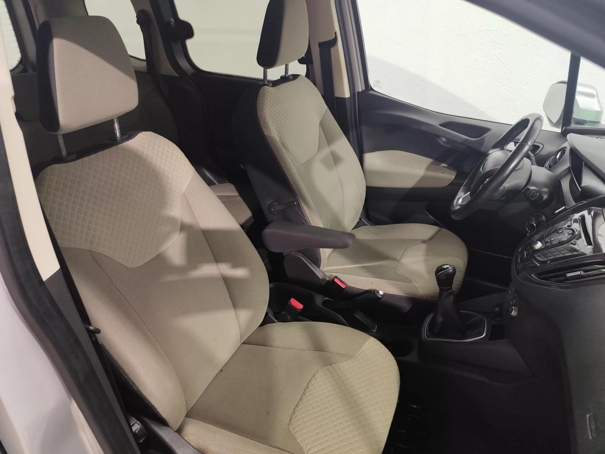 FORD Tourneo Courrier Gasolina 2017 segunda-mano Jaén