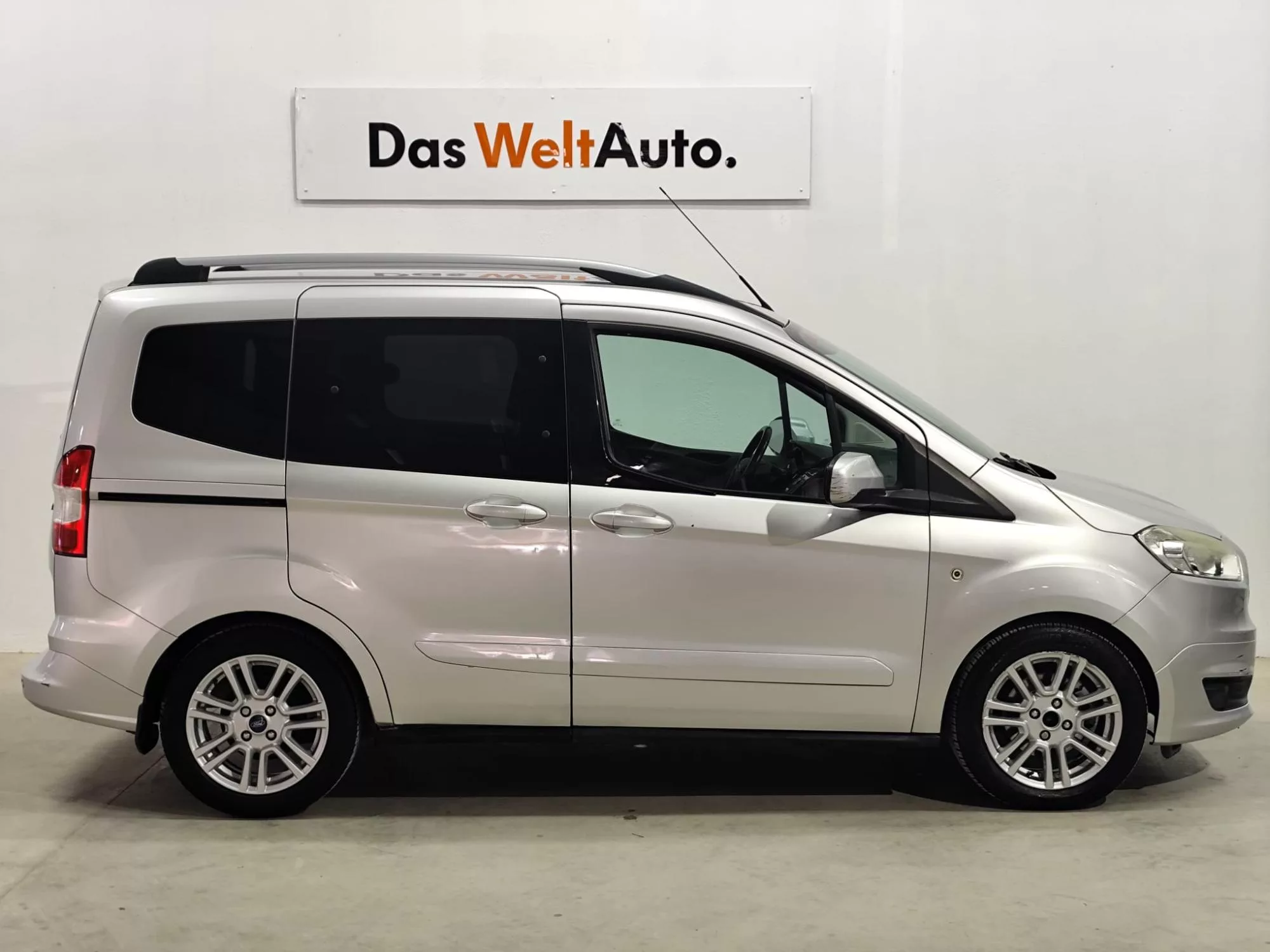 FORD Tourneo Courrier Gasolina 2017 segunda-mano Jaén