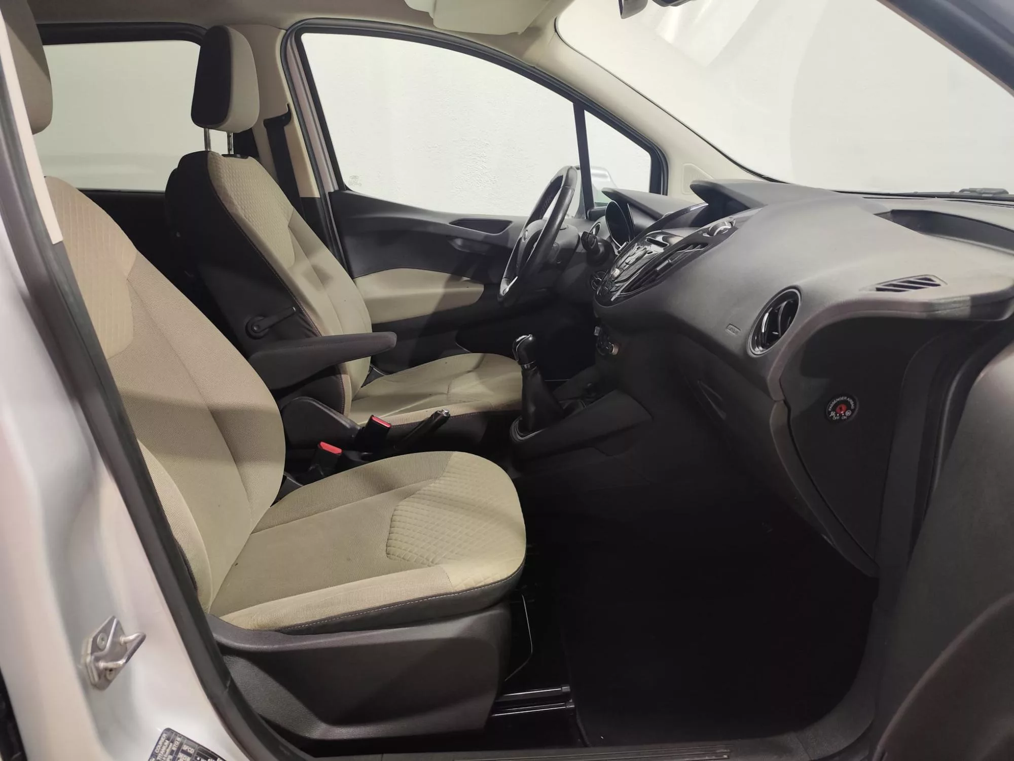 FORD Tourneo Courrier Gasolina 2017 segunda-mano Jaén